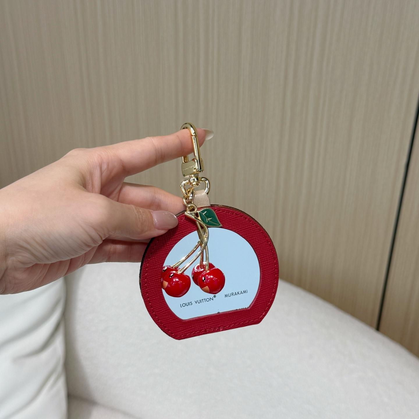 Louis Vuitton LV x TM Cerise LV Mini Mirror Bag Charm   M02830 - EUR FASHION
