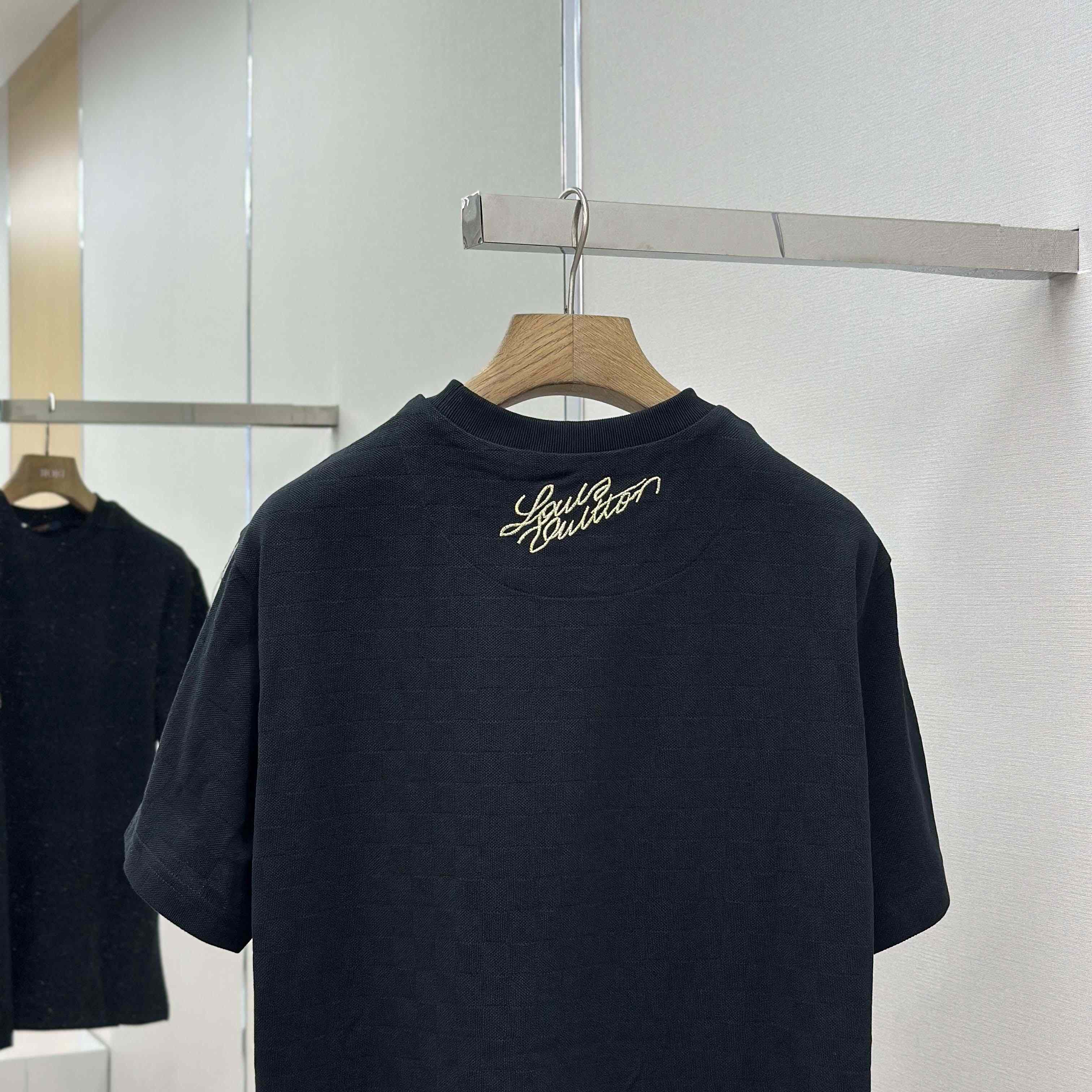 Louis Vuitton Signature Patch Cotton T-Shirt   1AGJZF - EUR FASHION