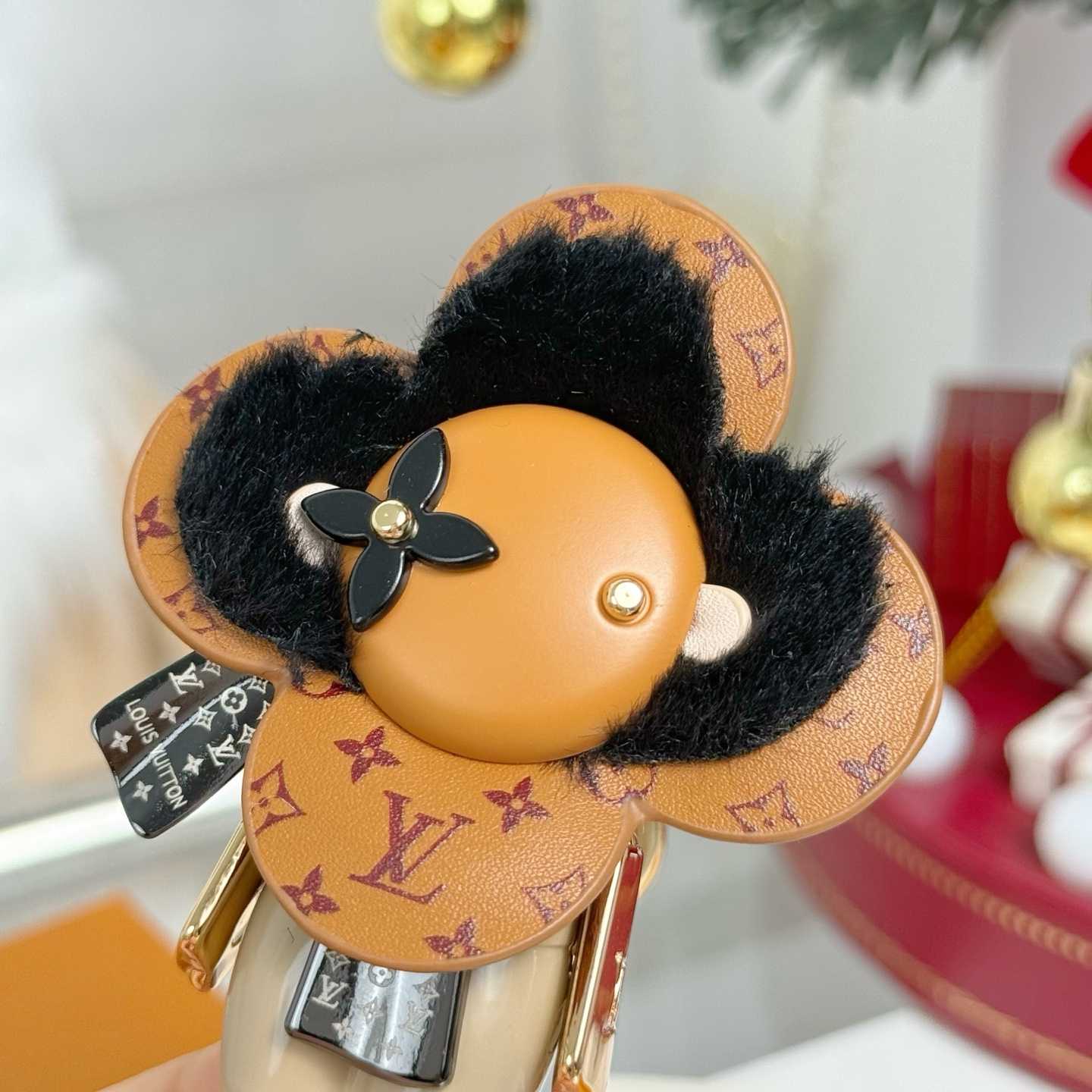 Louis Vuitton Vivienne Ski Bag Charm And Key Holder   M02137 - EUR FASHION