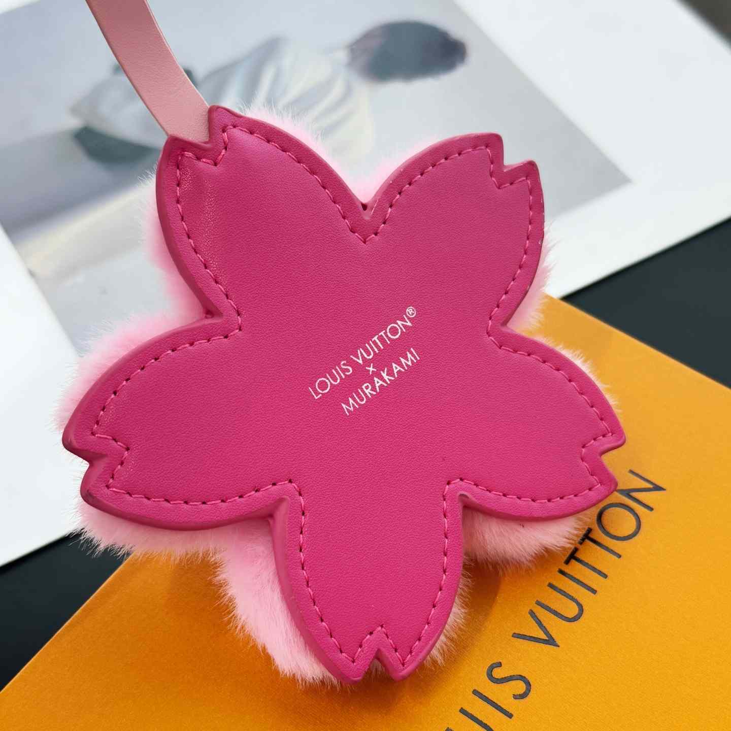 Louis Vuitton LV x TM Cherry Blossom Bag Charm   M02485 - EUR FASHION