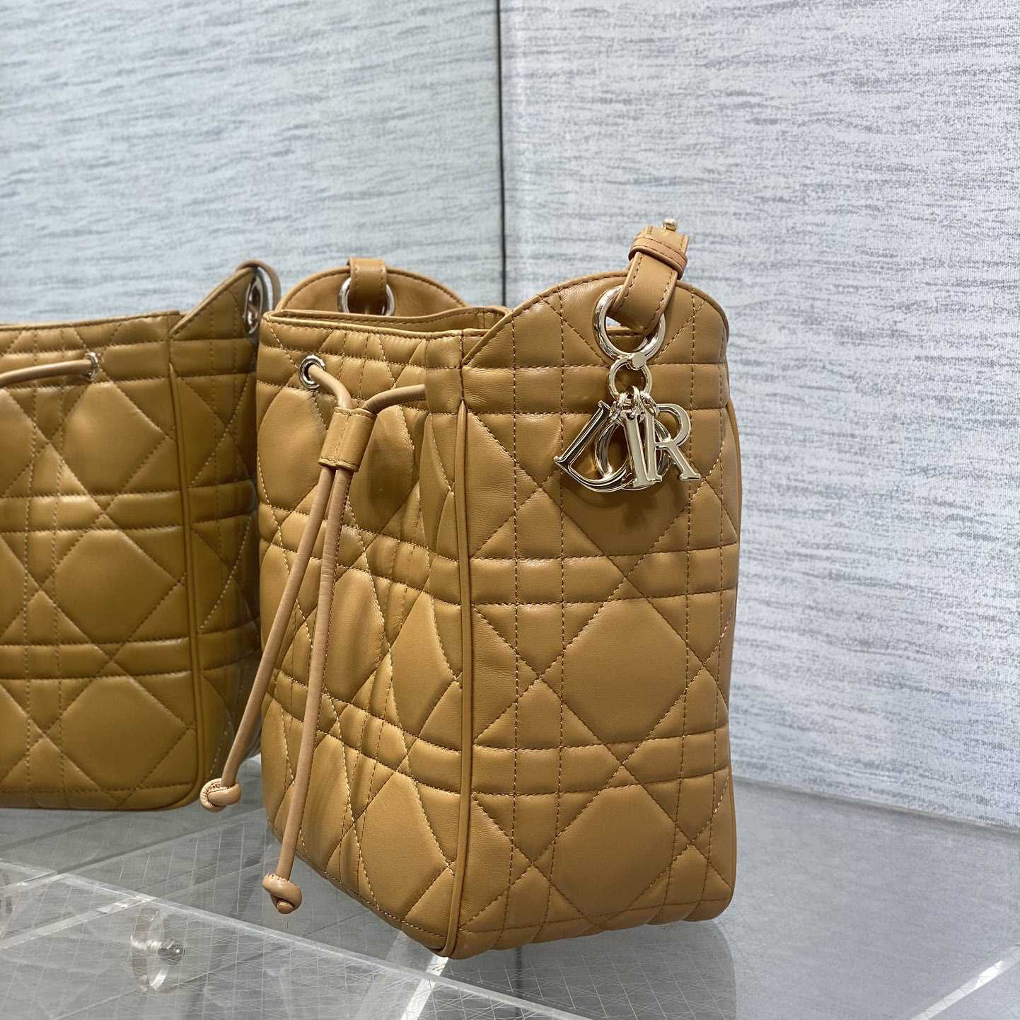 Dior Medium D-Motion Bag  - EUR FASHION