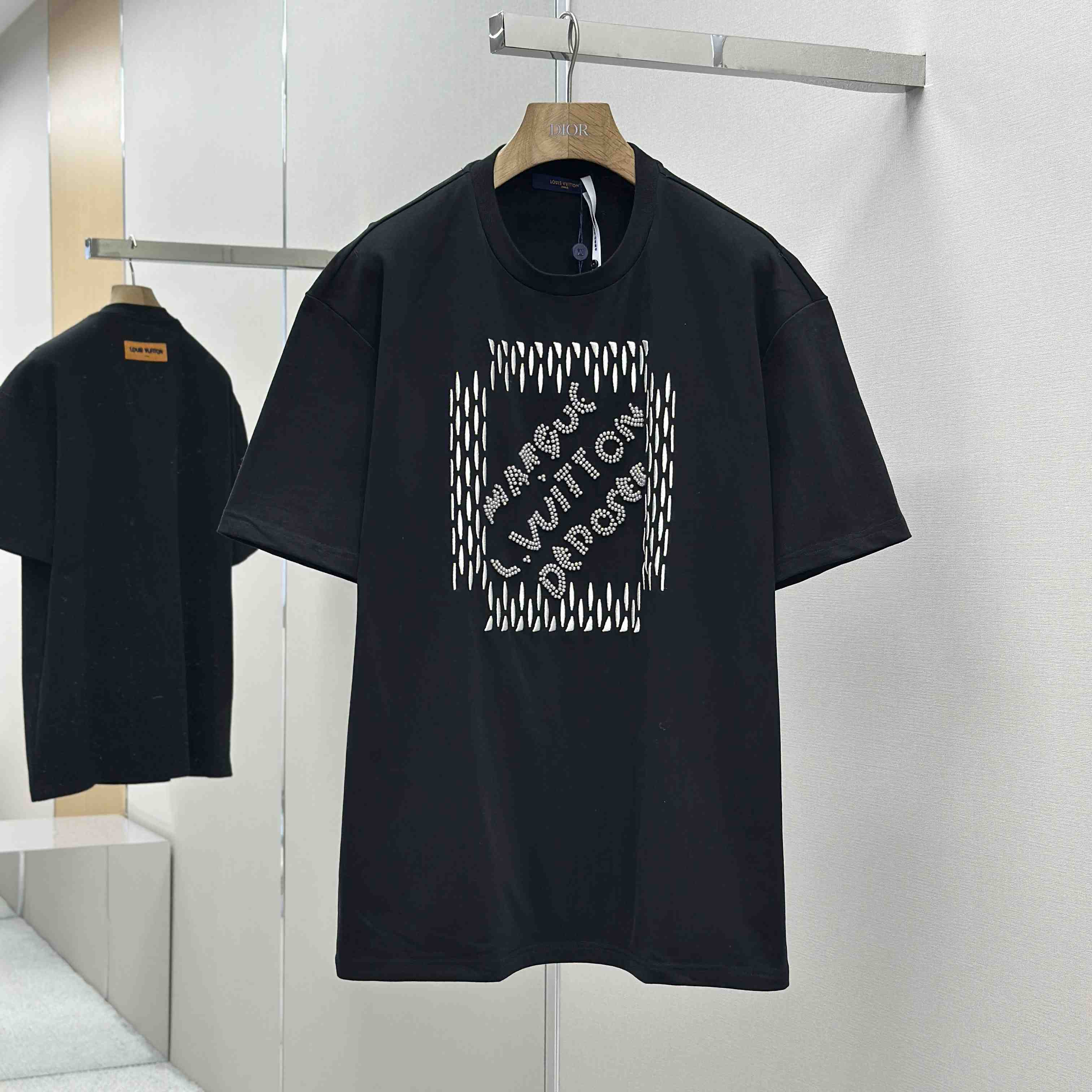 Louis Vuitton Embroidered Signature Cotton T-Shirt   1AFJFK - EUR FASHION