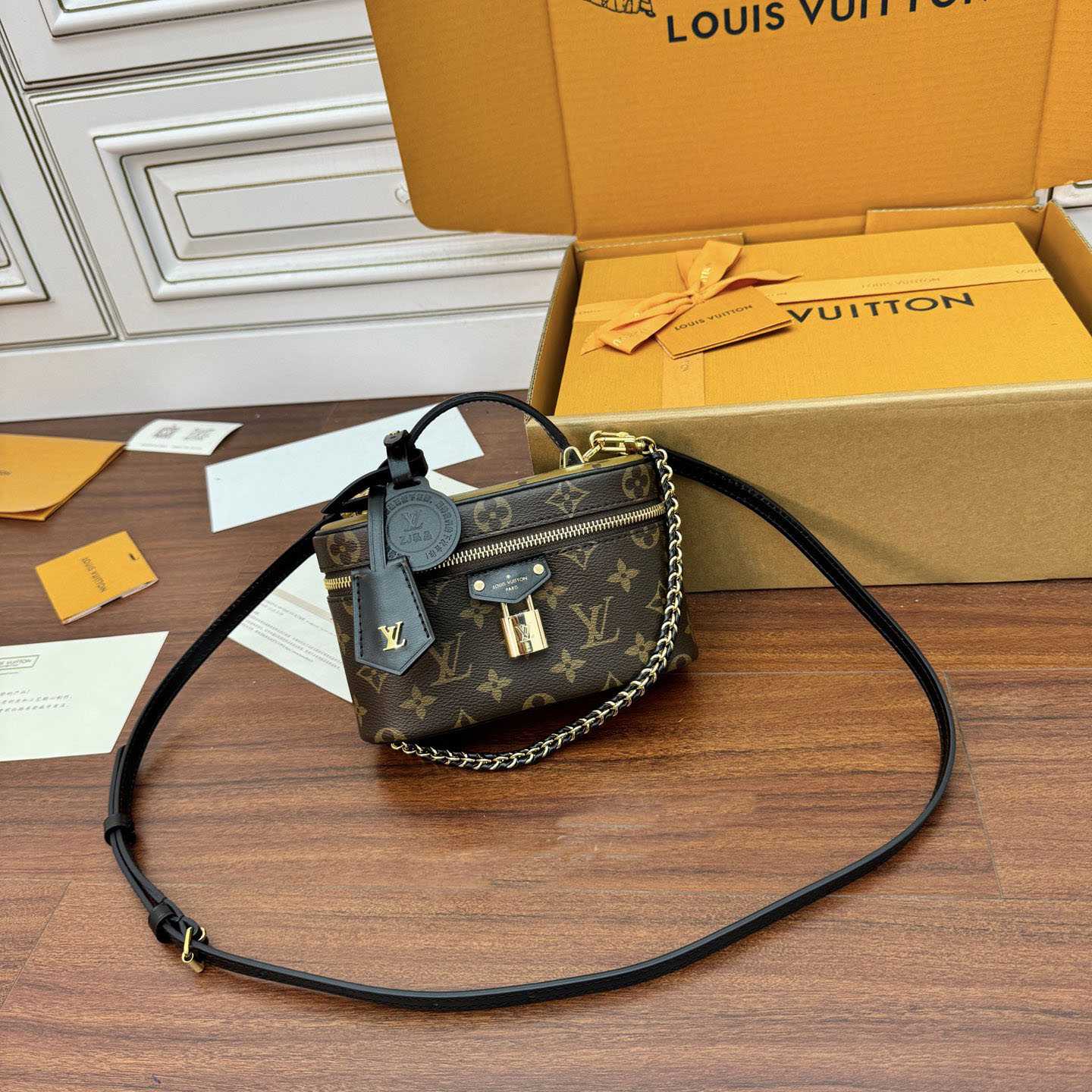 Louis Vuitton Vanity Chain Pouch    M47125 - EUR FASHION