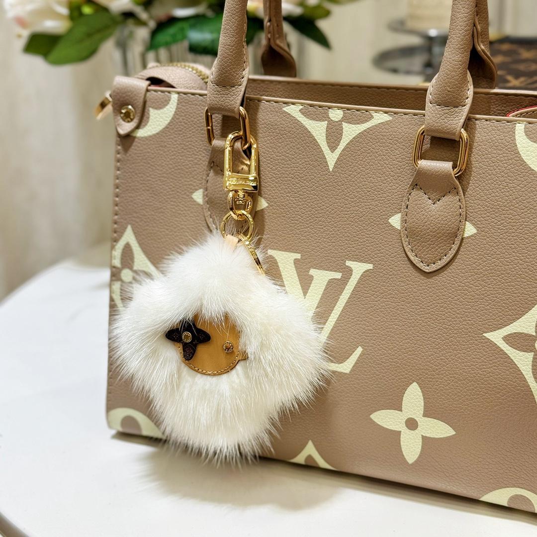 Louis Vuitton Vivienne Fur Key Holder   M02300 - EUR FASHION