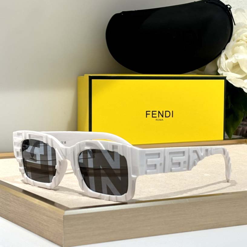 Fendi FE40104l  Sunglasses  - EUR FASHION