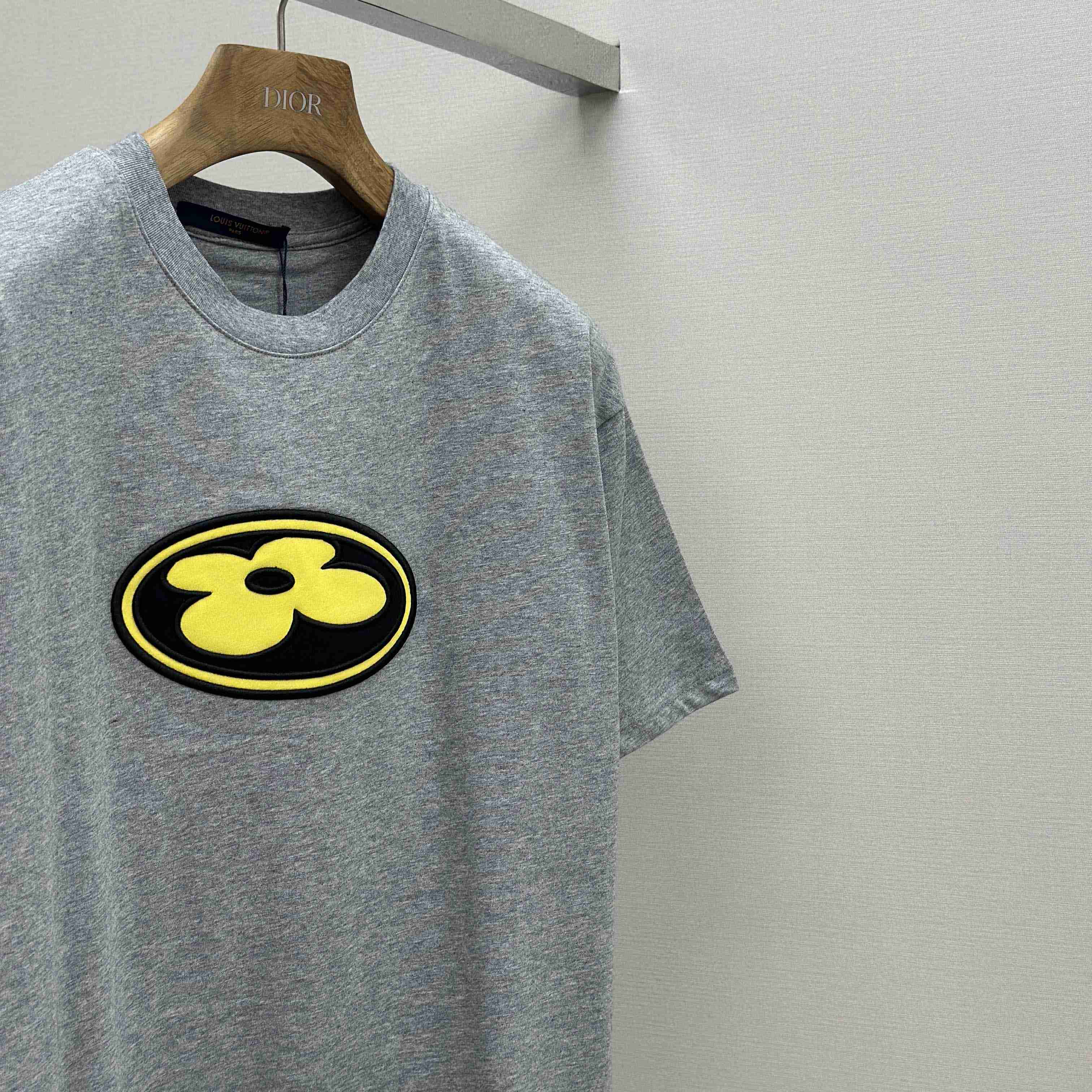 Louis Vuitton Graphic Patch T-Shirt   1AIMMH - EUR FASHION