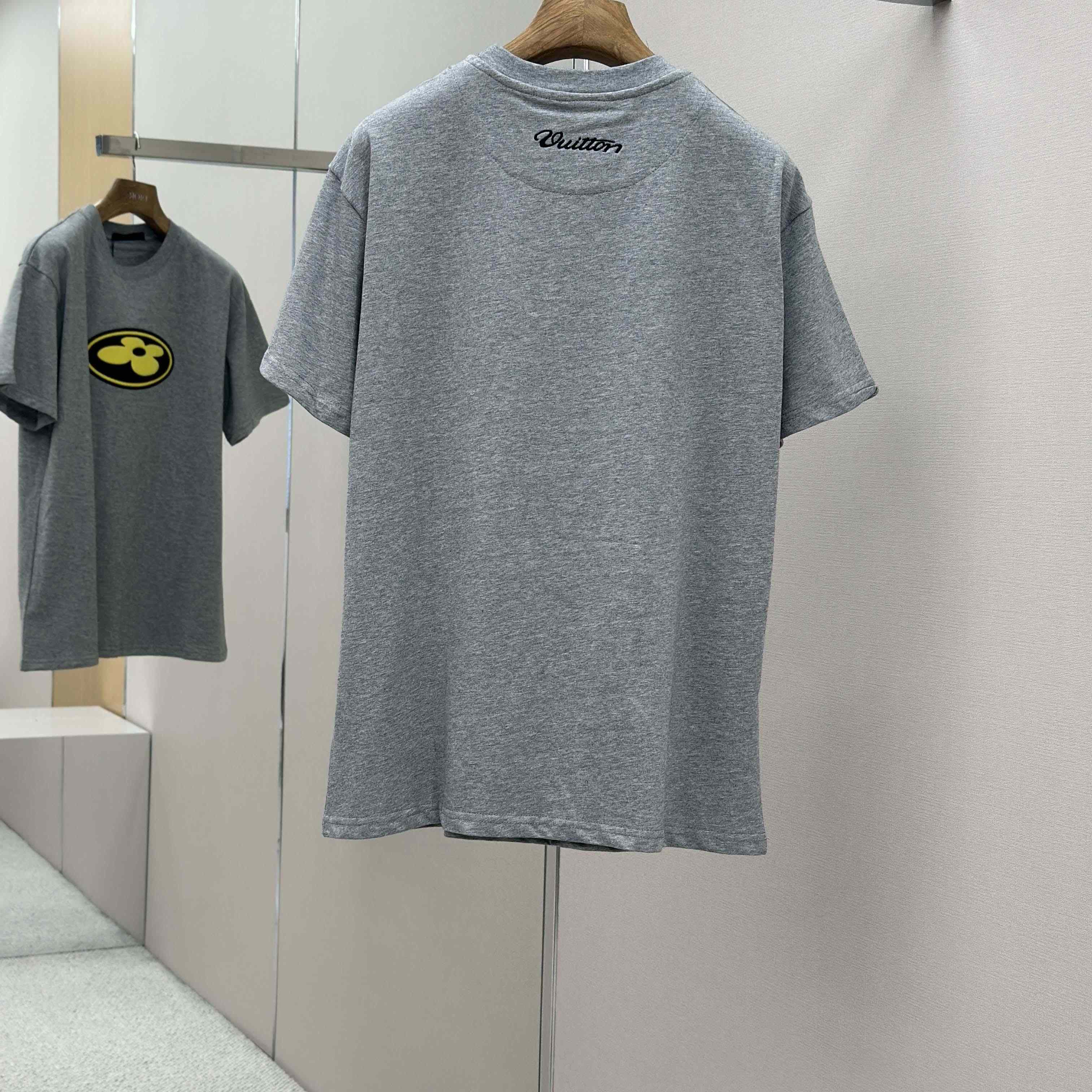 Louis Vuitton Graphic Patch T-Shirt   1AIMMH - EUR FASHION