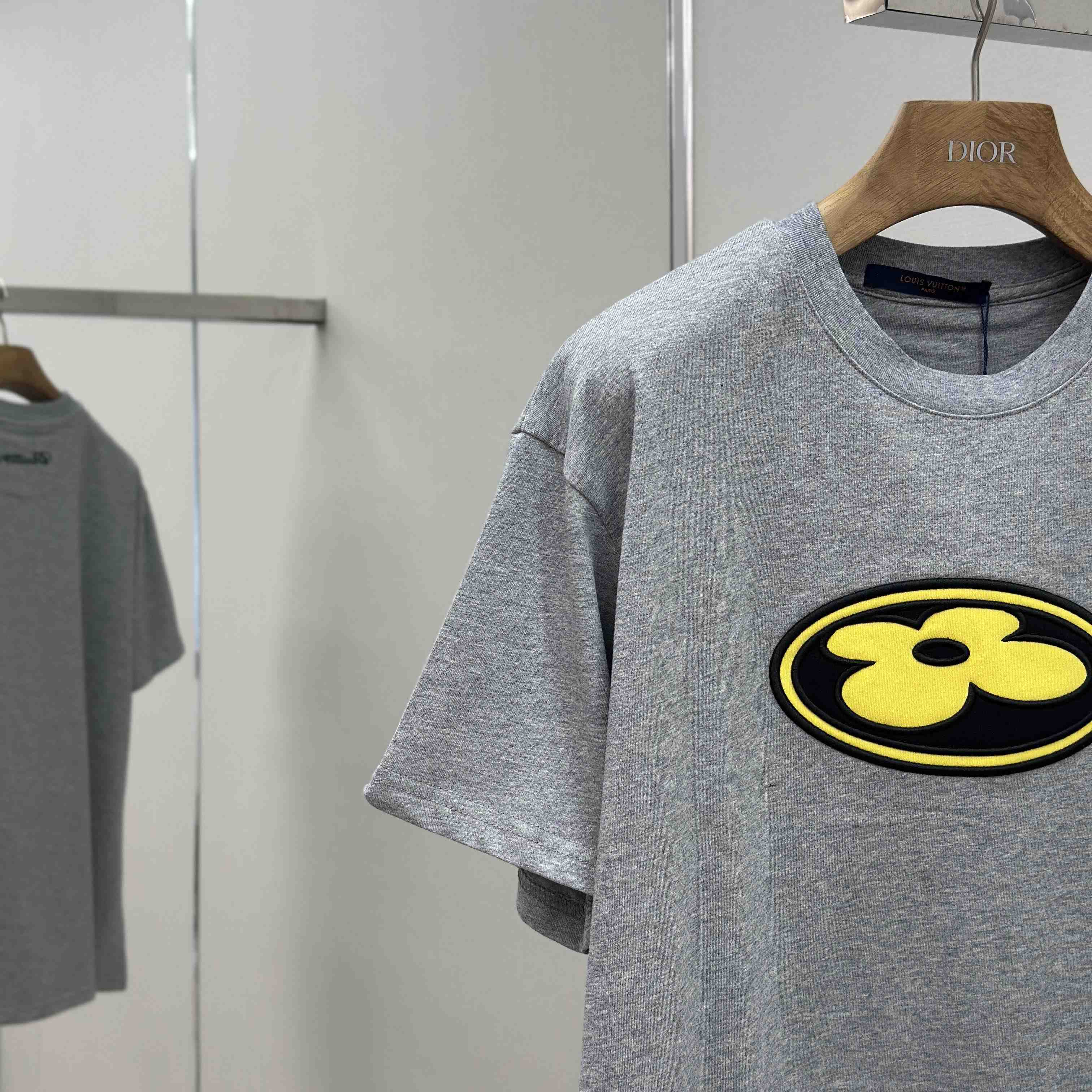Louis Vuitton Graphic Patch T-Shirt   1AIMMH - EUR FASHION