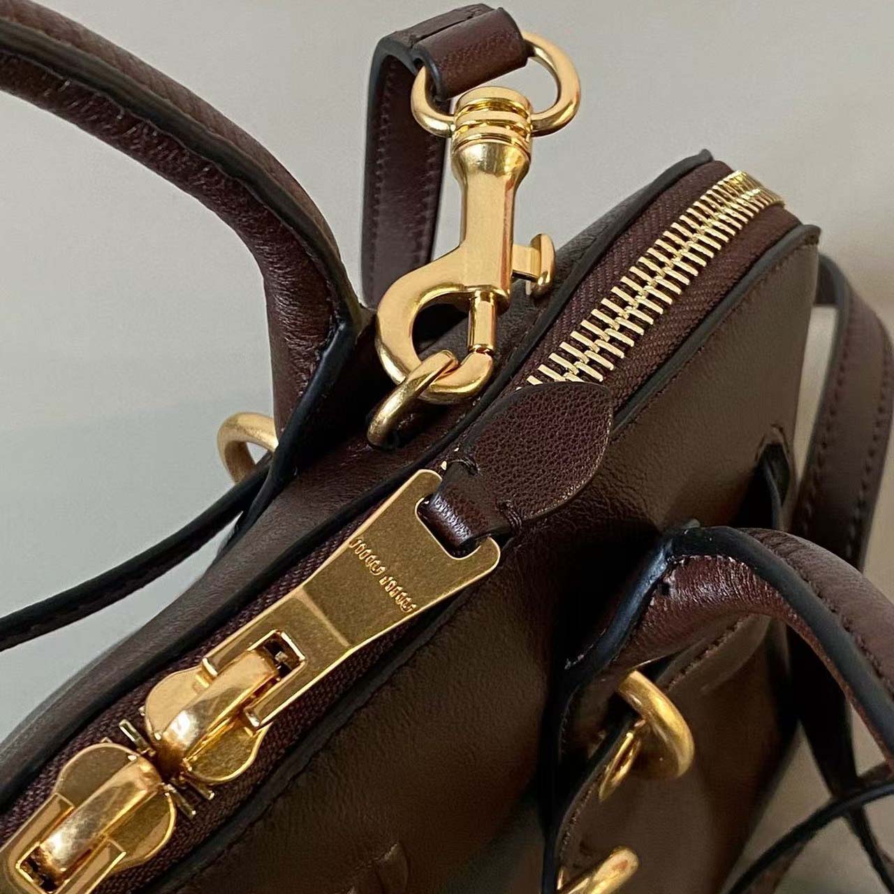 Miu Miu Aventure Leather Tote Bag   33cm - EUR FASHION
