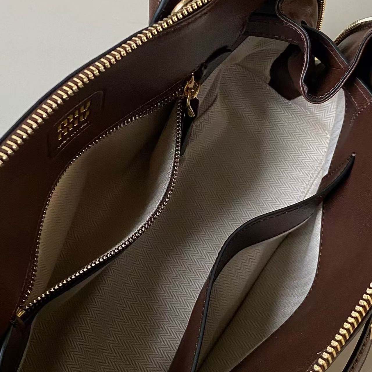 Miu Miu Aventure Leather Tote Bag   33cm - EUR FASHION