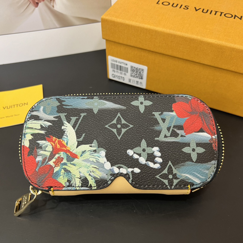 Louis Vuitton Sunglasses Pouch - EUR FASHION