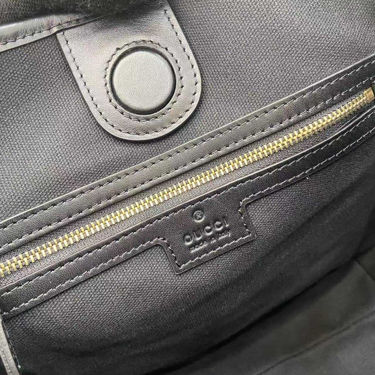 Gucci GG Emblem Small Shoulder Bag - EUR FASHION