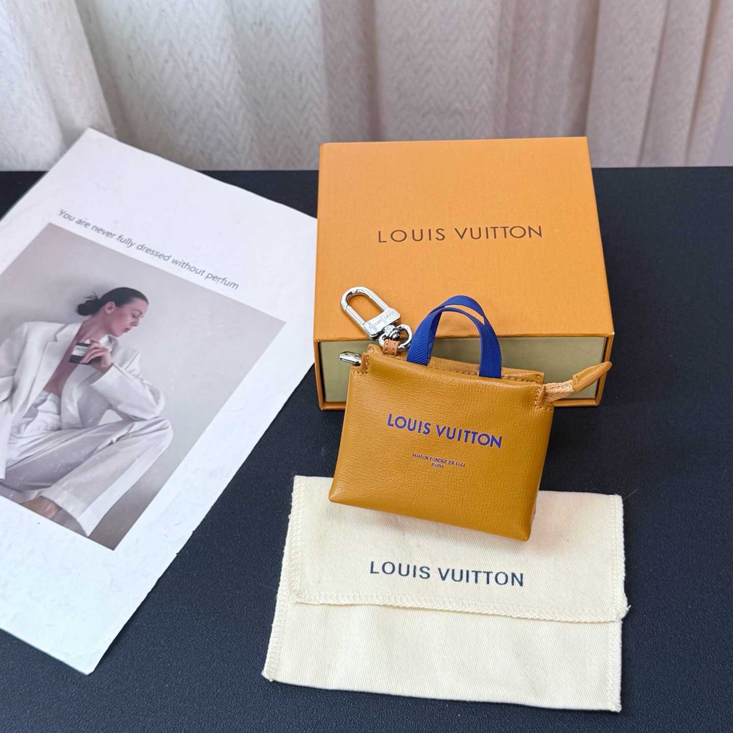 Louis Vuitton LV Mini Shopper Bag Charm   M02699 - EUR FASHION