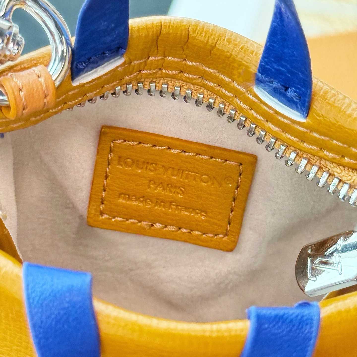 Louis Vuitton LV Mini Shopper Bag Charm   M02699 - EUR FASHION