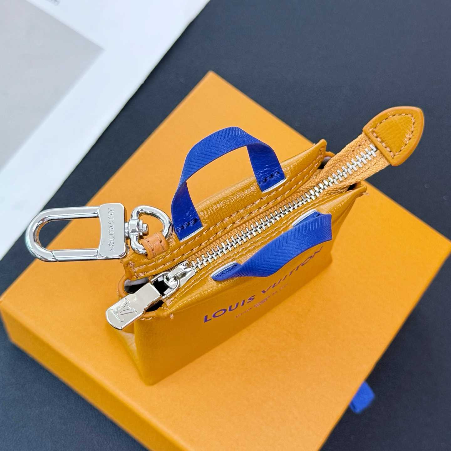 Louis Vuitton LV Mini Shopper Bag Charm   M02699 - EUR FASHION