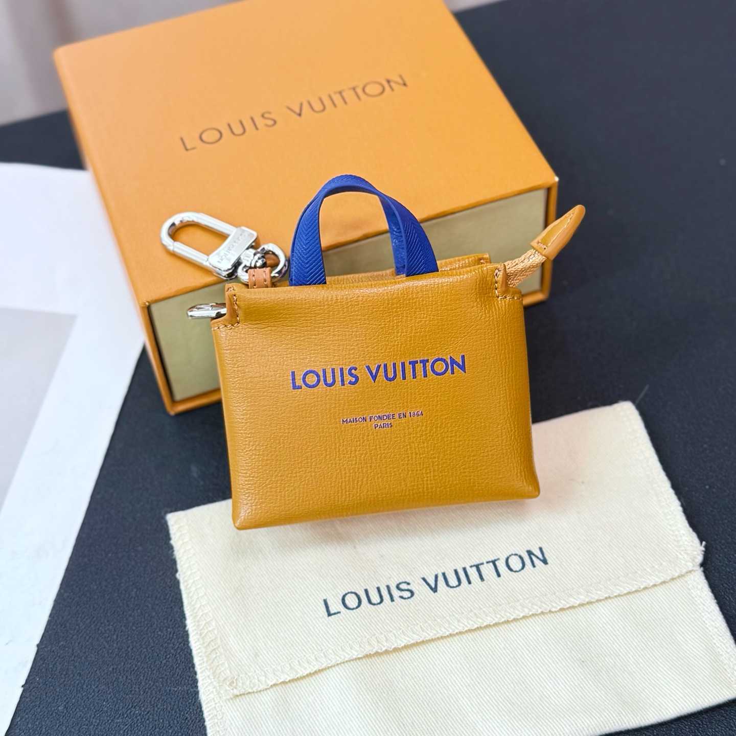 Louis Vuitton LV Mini Shopper Bag Charm   M02699 - EUR FASHION