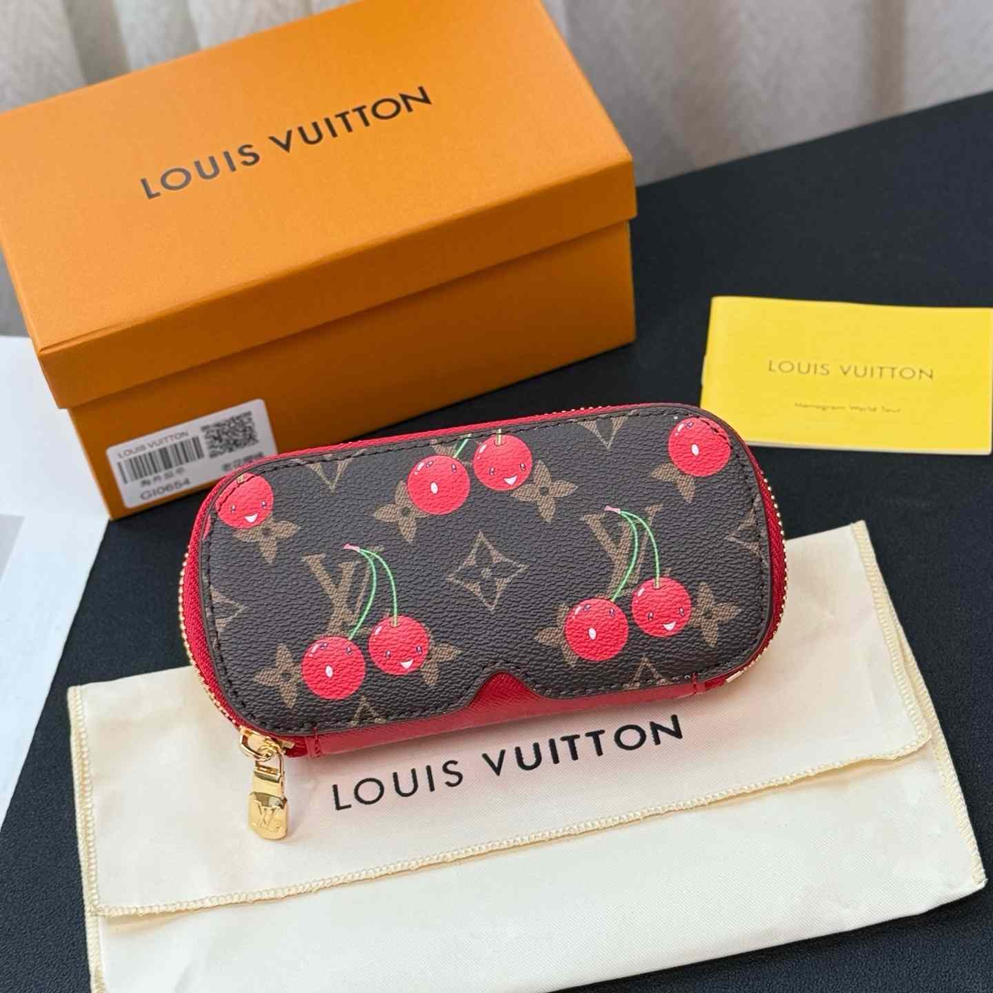 Louis Vuitton LV x TM Sunglasses Pouch - EUR FASHION