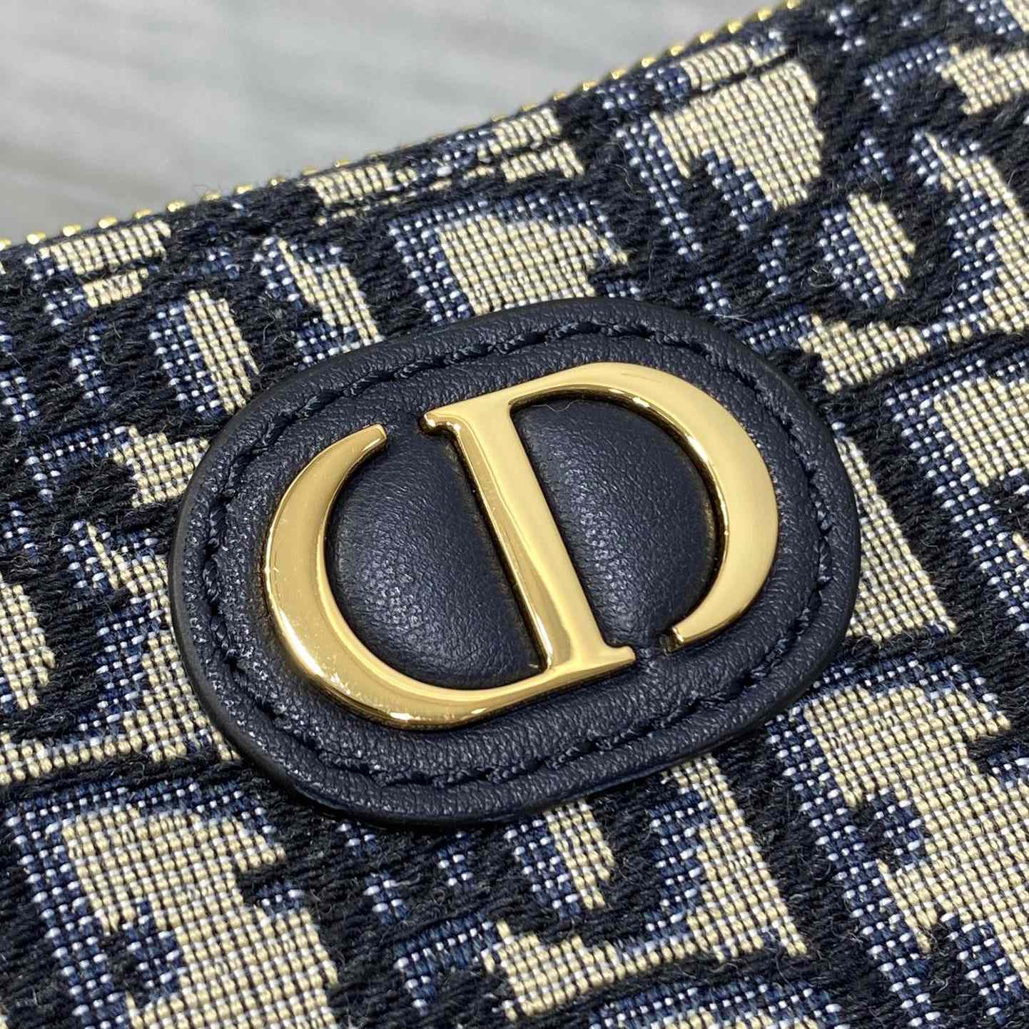 Dior 30 Montaigne Wanderlust Mini Bag    - EUR FASHION