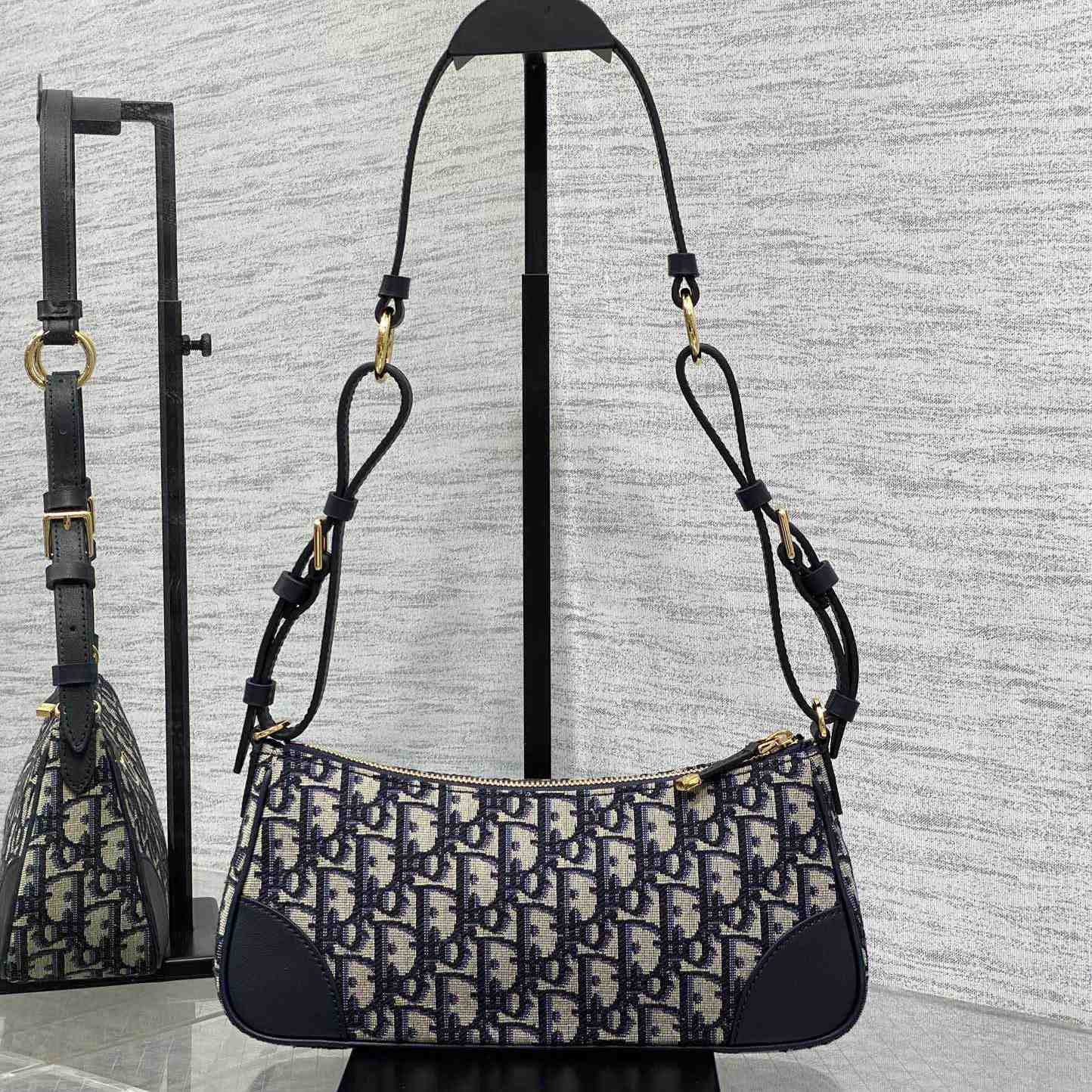 Dior 30 Montaigne Wanderlust Mini Bag    - EUR FASHION