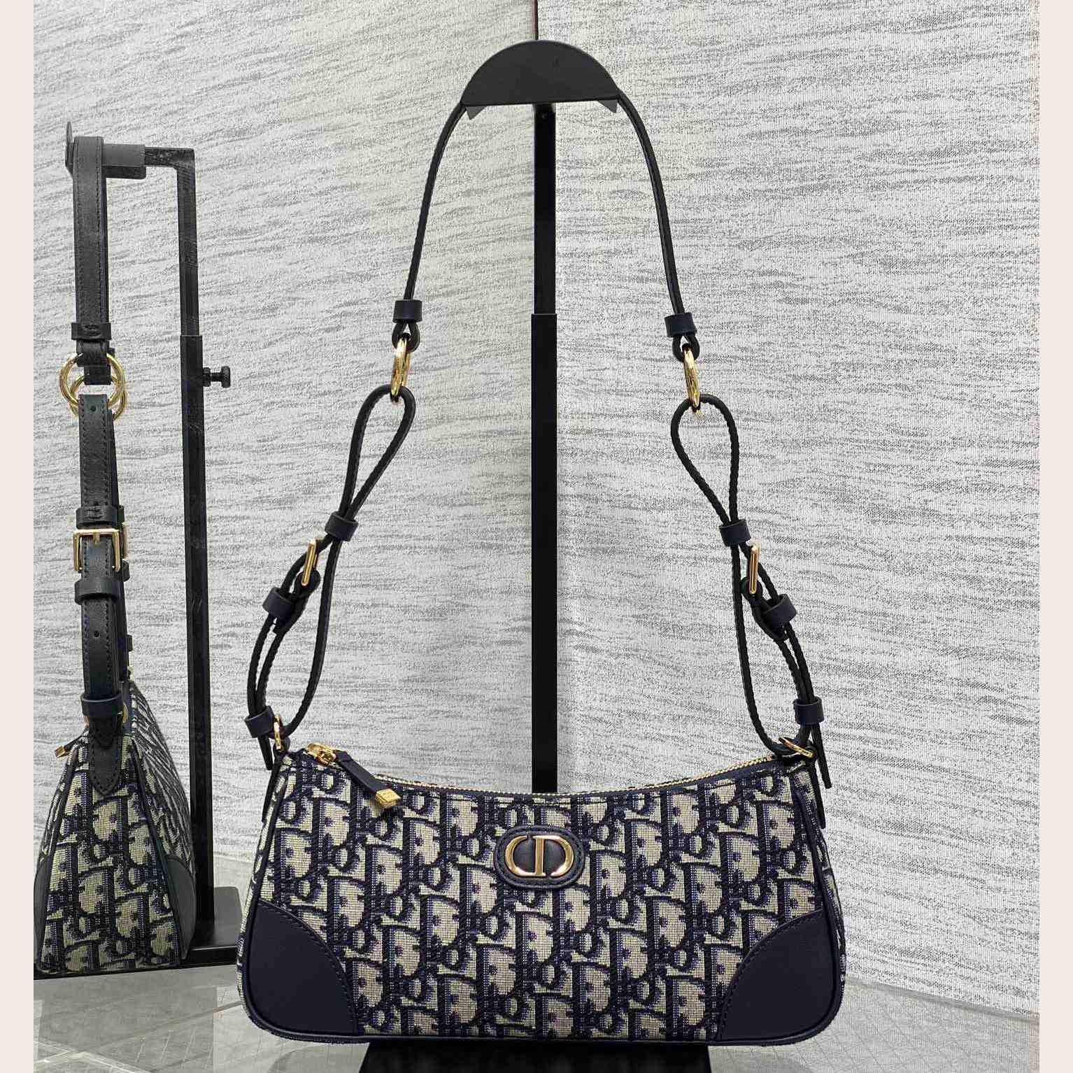 Dior 30 Montaigne Wanderlust Mini Bag    - EUR FASHION