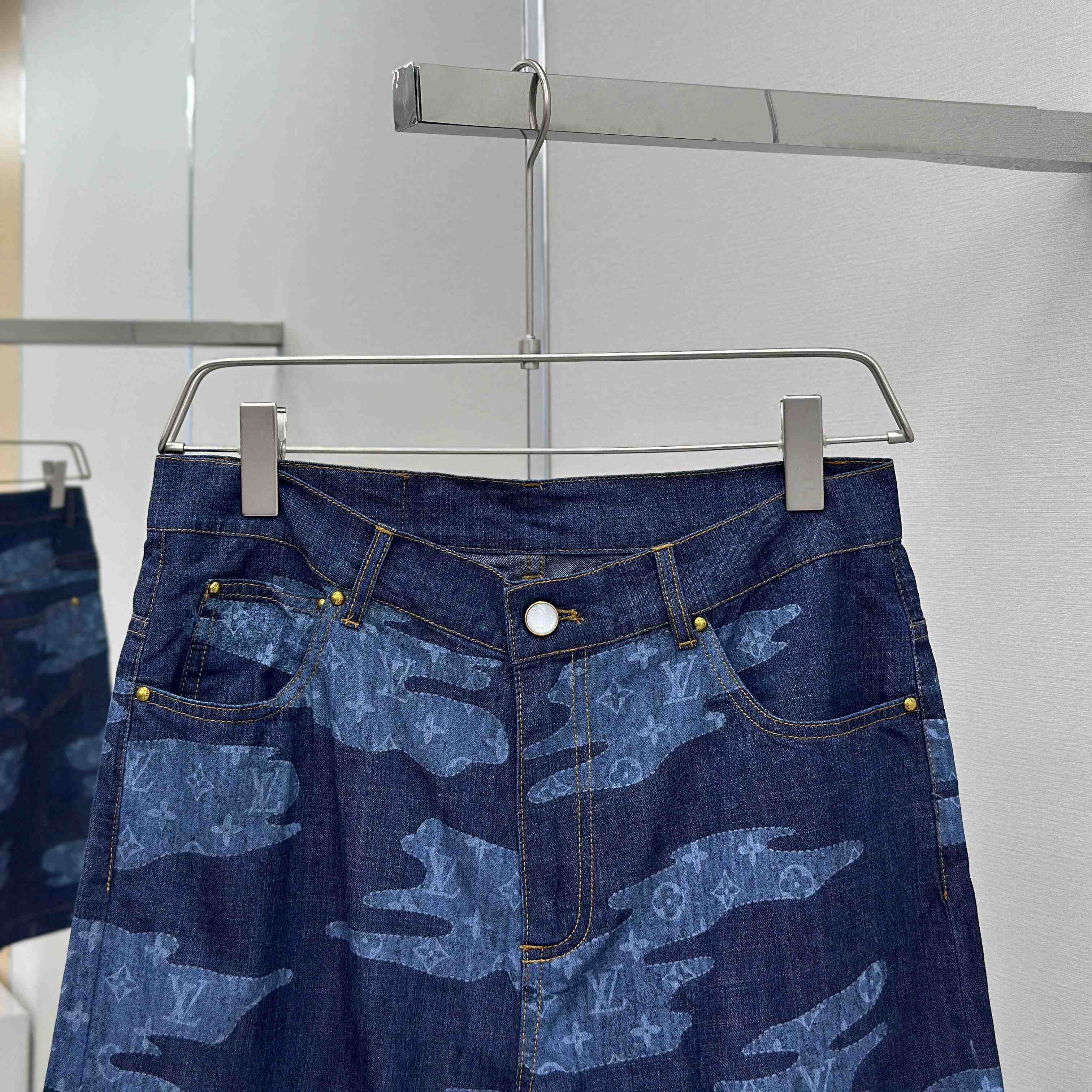 Louis Vuitton Monogram Chambray Shorts   1AILU6 - EUR FASHION