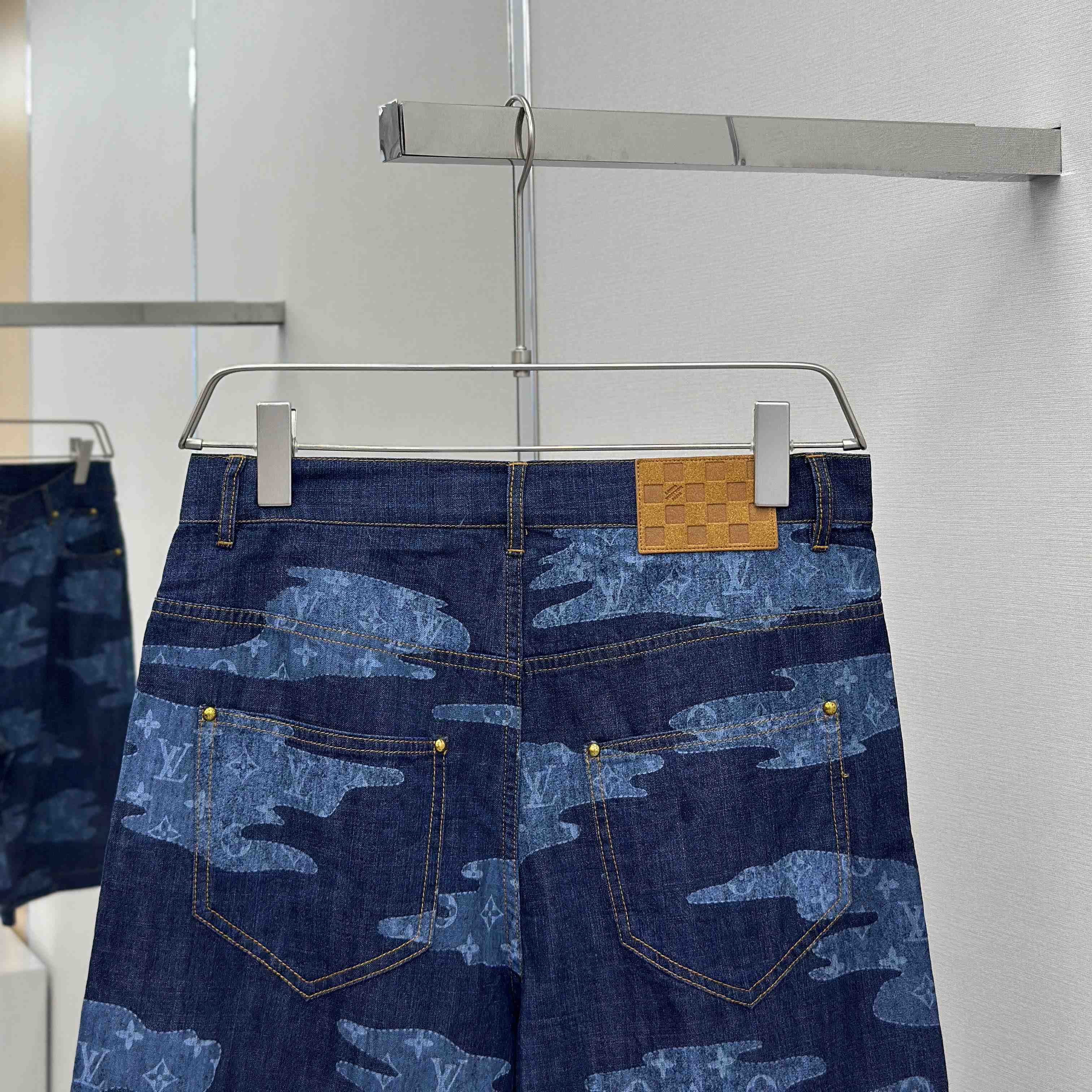 Louis Vuitton Monogram Chambray Shorts   1AILU6 - EUR FASHION