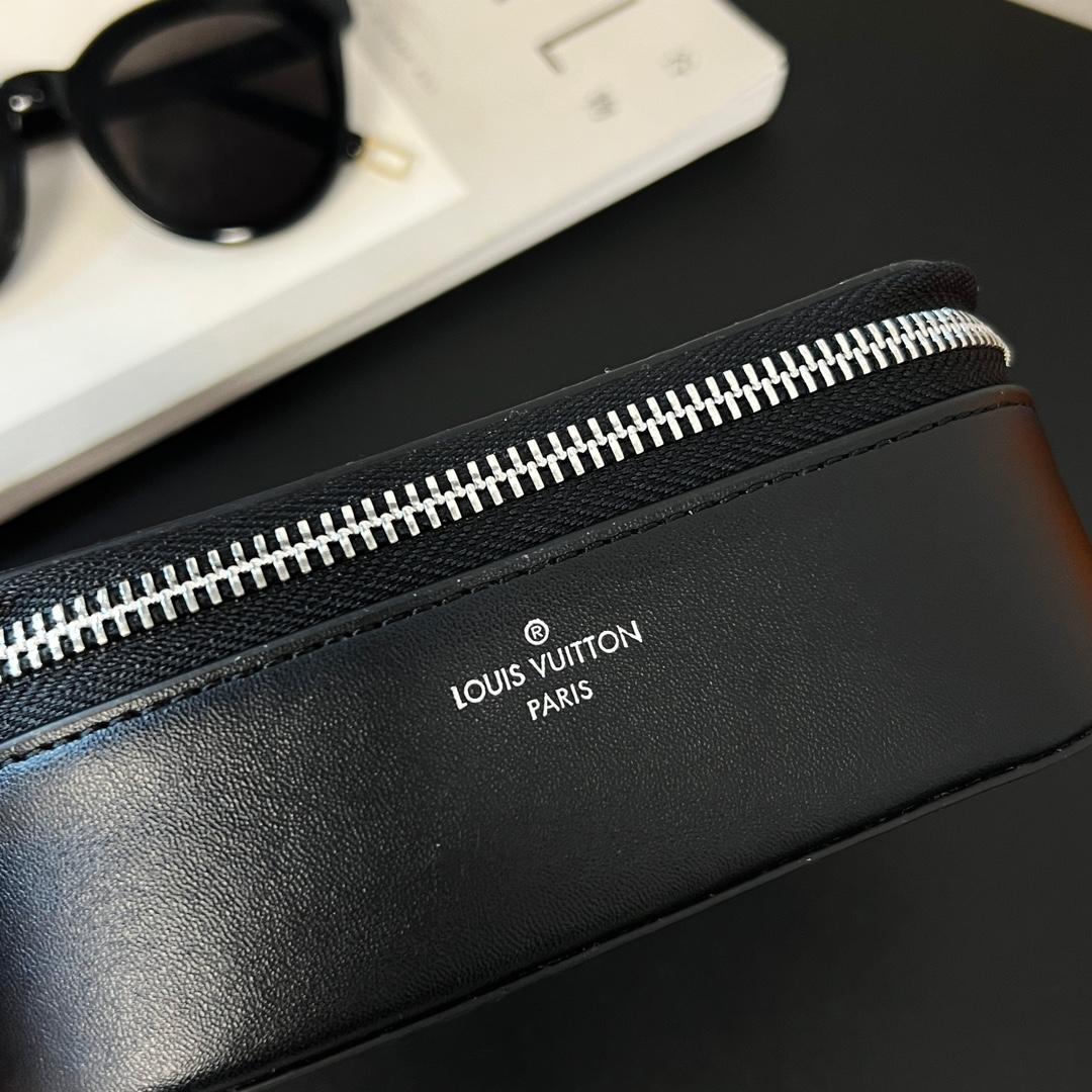 Louis Vuitton Sunglasses Pouch - EUR FASHION