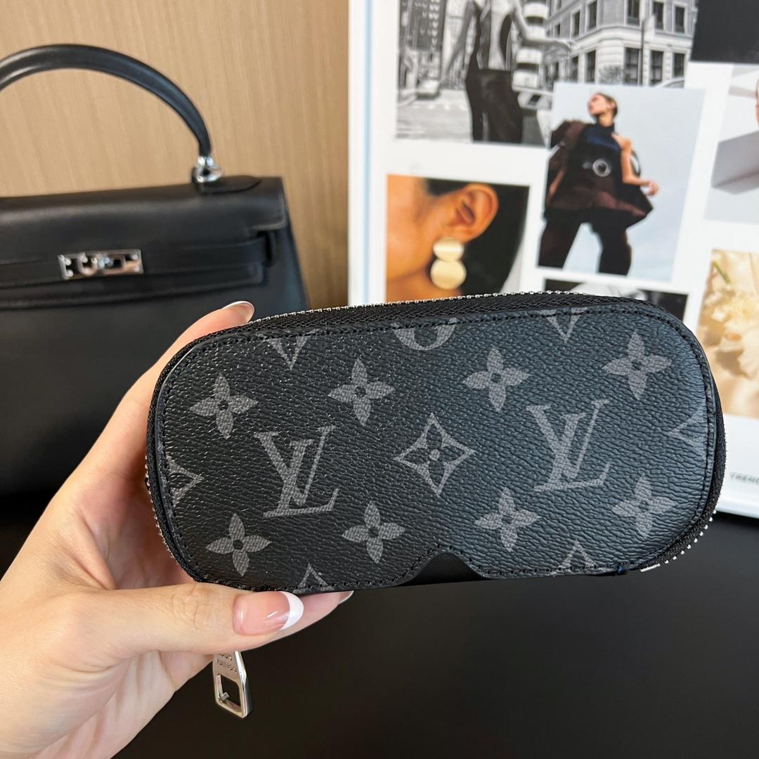 Louis Vuitton Sunglasses Pouch - EUR FASHION