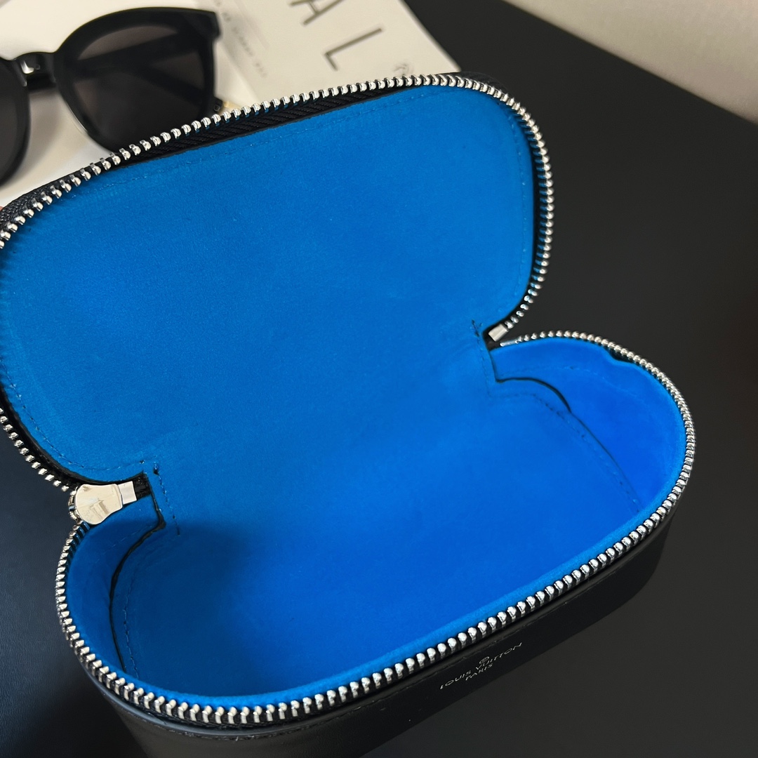 Louis Vuitton Sunglasses Pouch - EUR FASHION