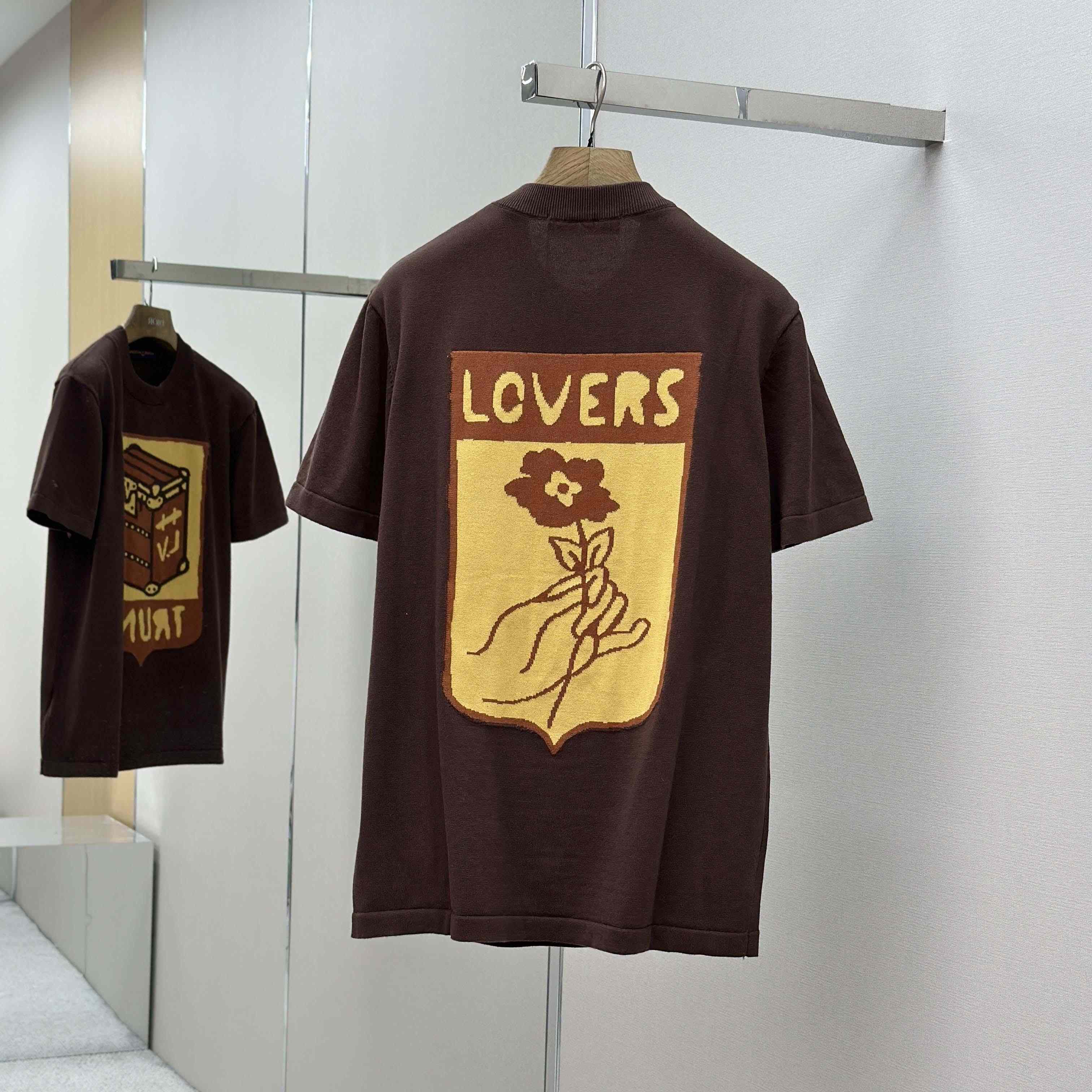 Louis Vuitton Graphic Short-Sleeved Crewneck    1AFIX1 - EUR FASHION