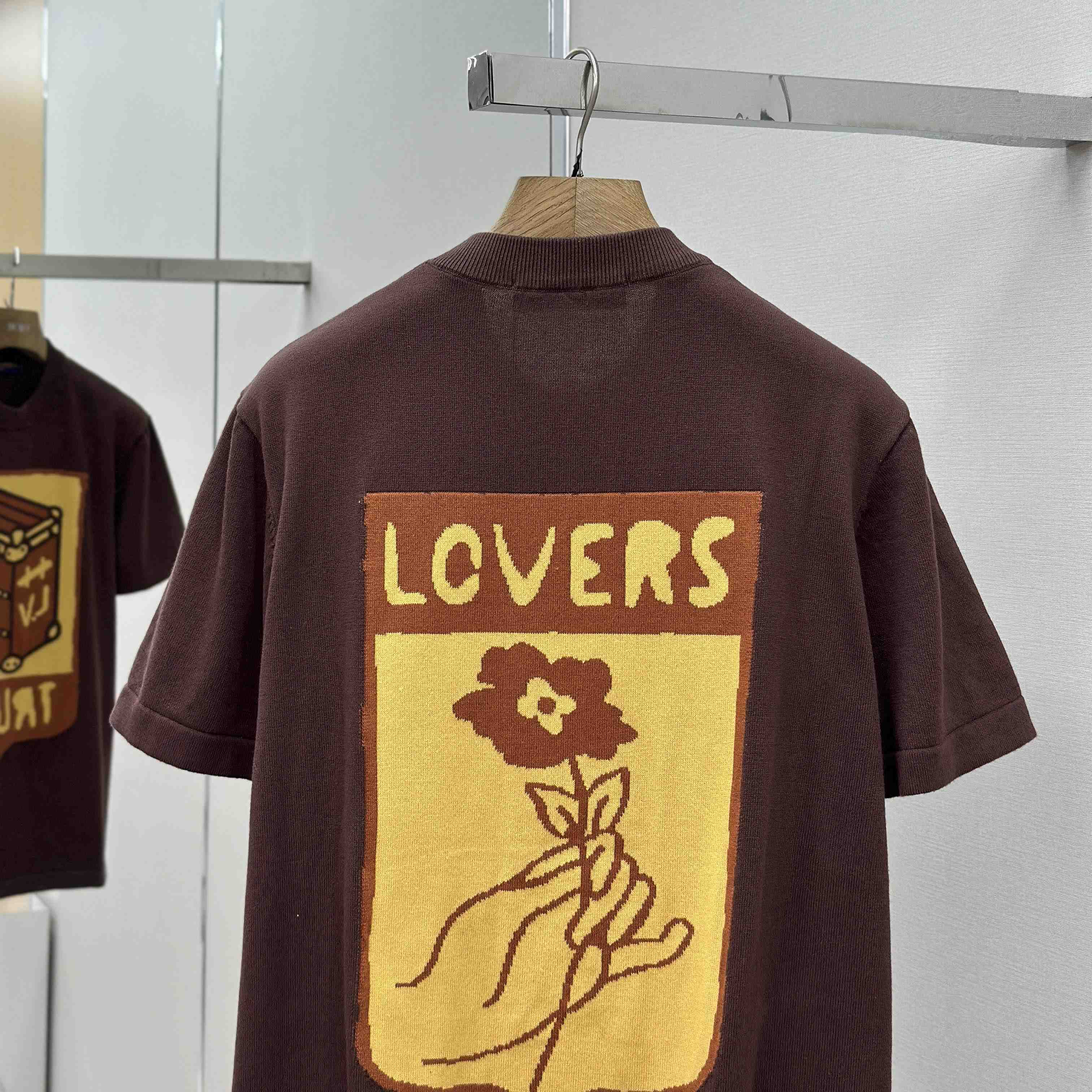 Louis Vuitton Graphic Short-Sleeved Crewneck    1AFIX1 - EUR FASHION