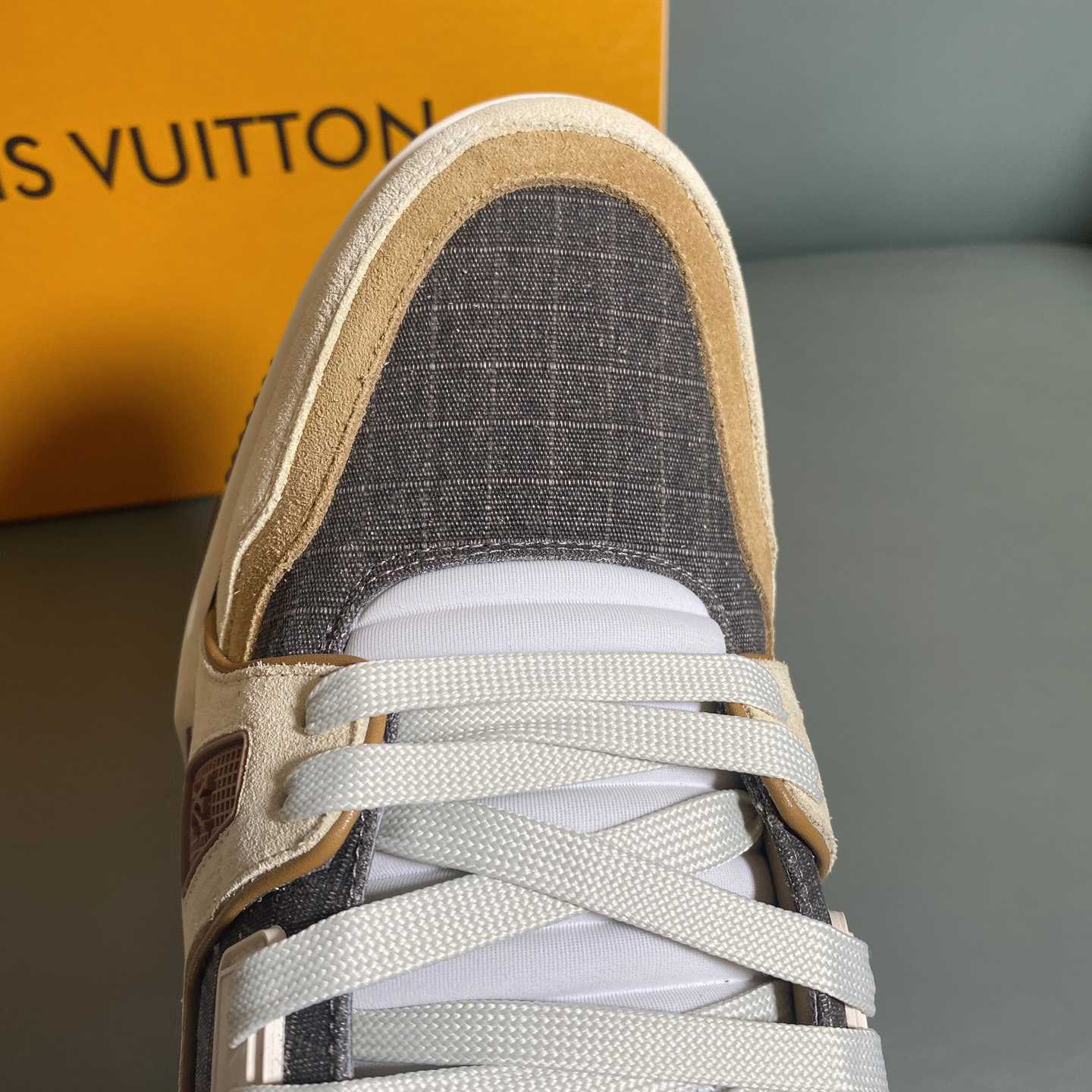 Louis Vuitton LV Trainer Outdoor Sneaker      1AHTFR - EUR FASHION