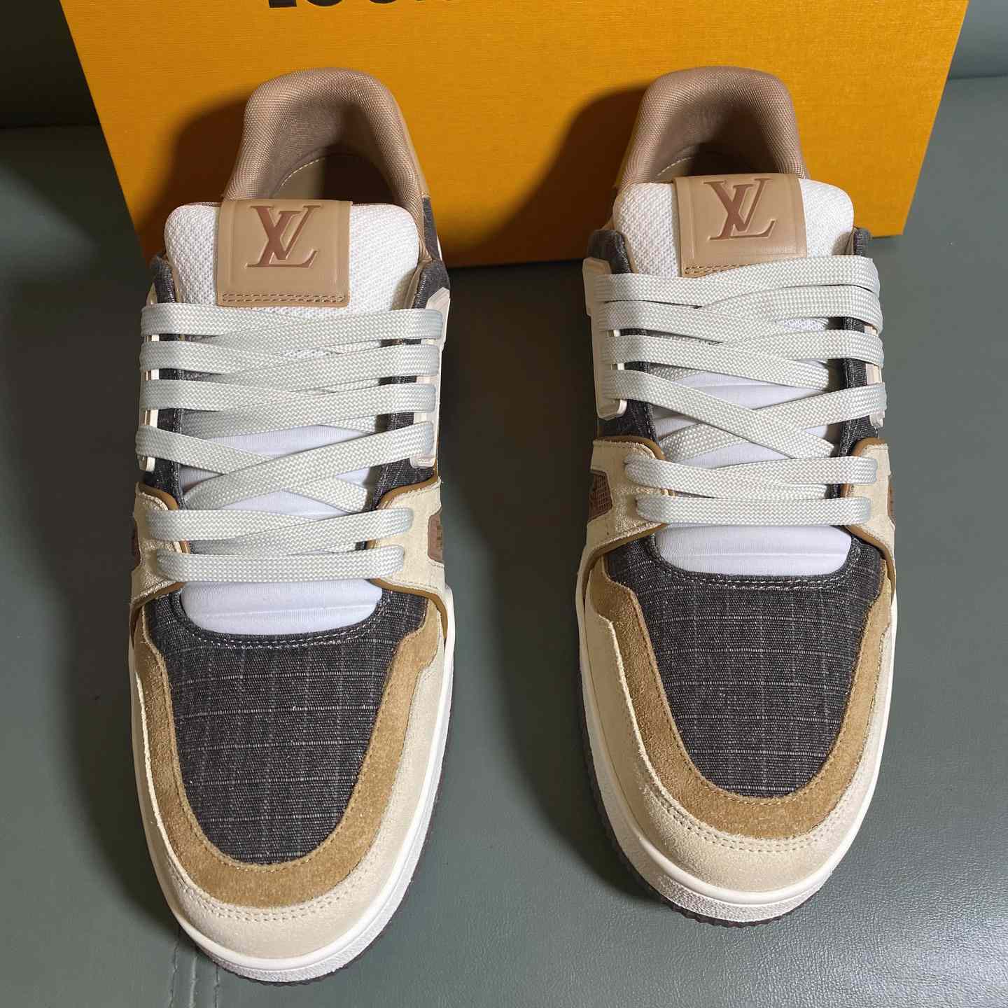 Louis Vuitton LV Trainer Outdoor Sneaker      1AHTFR - EUR FASHION