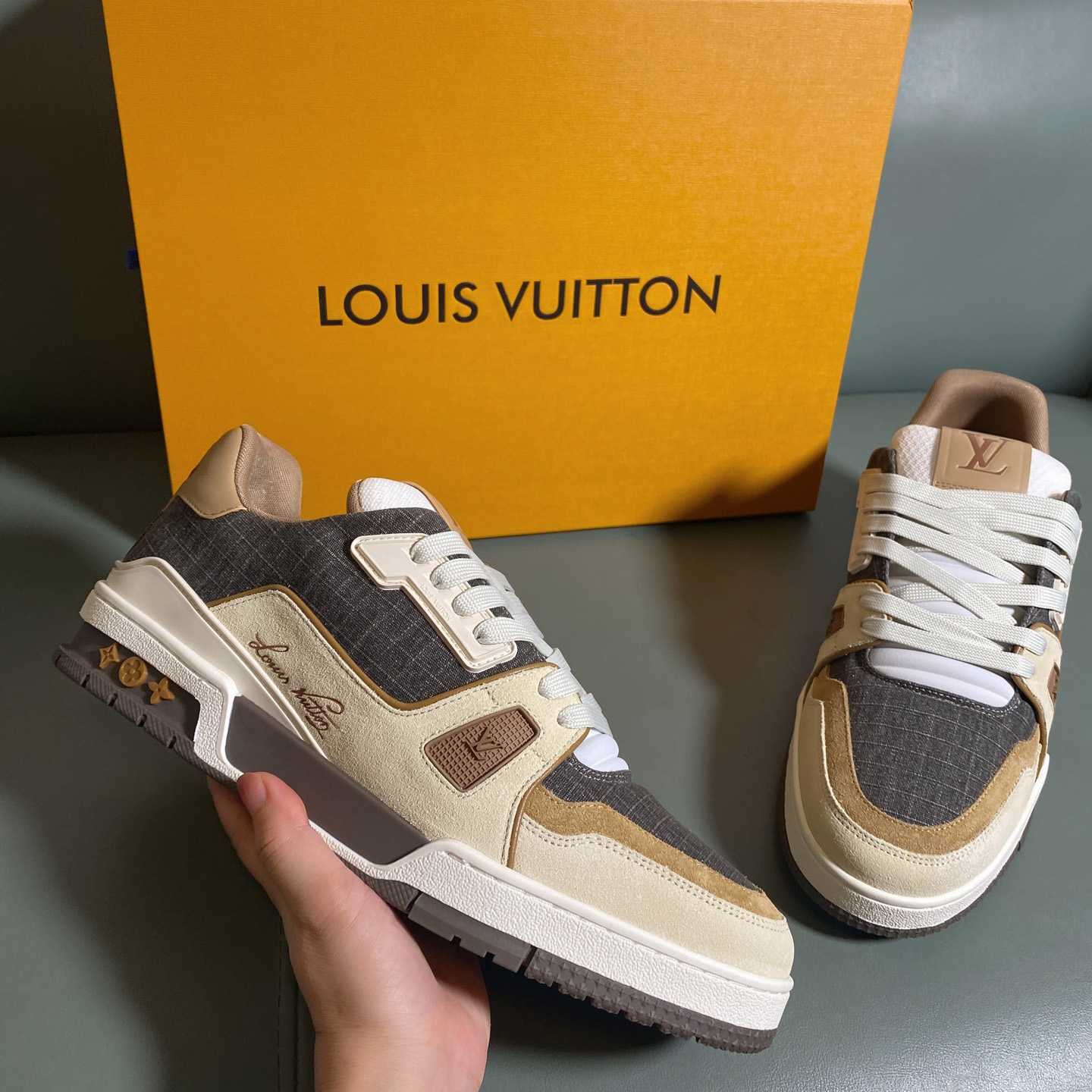 Louis Vuitton LV Trainer Outdoor Sneaker      1AHTFR - EUR FASHION