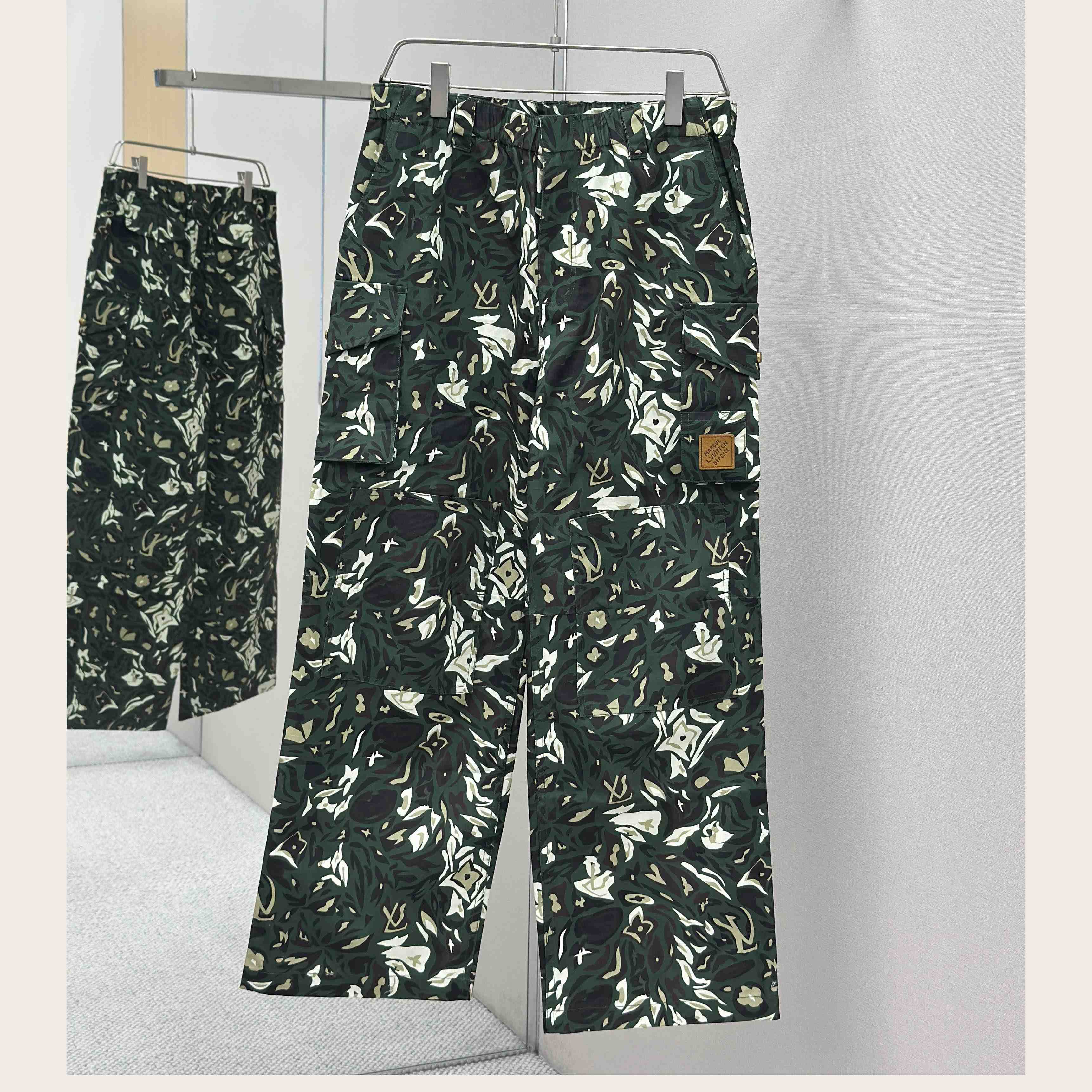 Louis Vuitton Multi Pocket Cargo Pants   1AIMEP - EUR FASHION