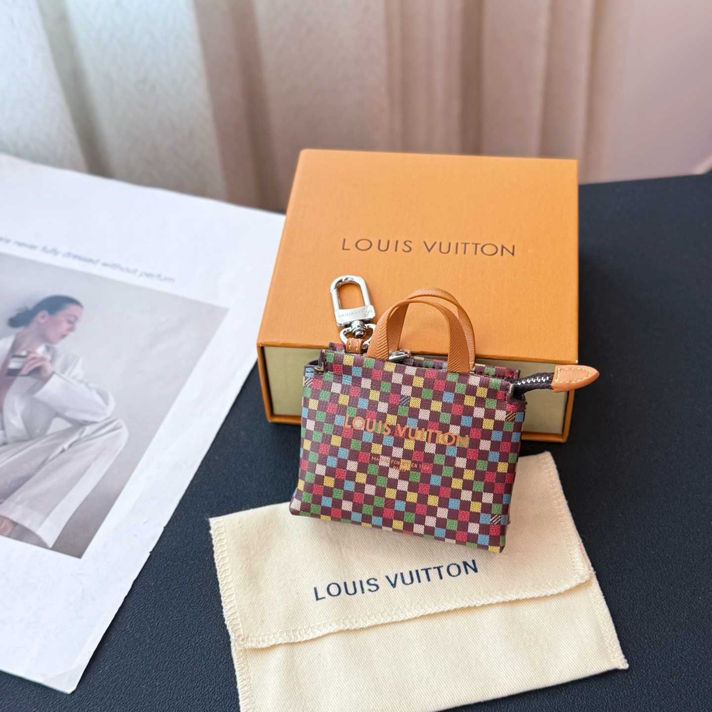 Louis Vuitton LV Mini Shopper Bag Charm    - EUR FASHION