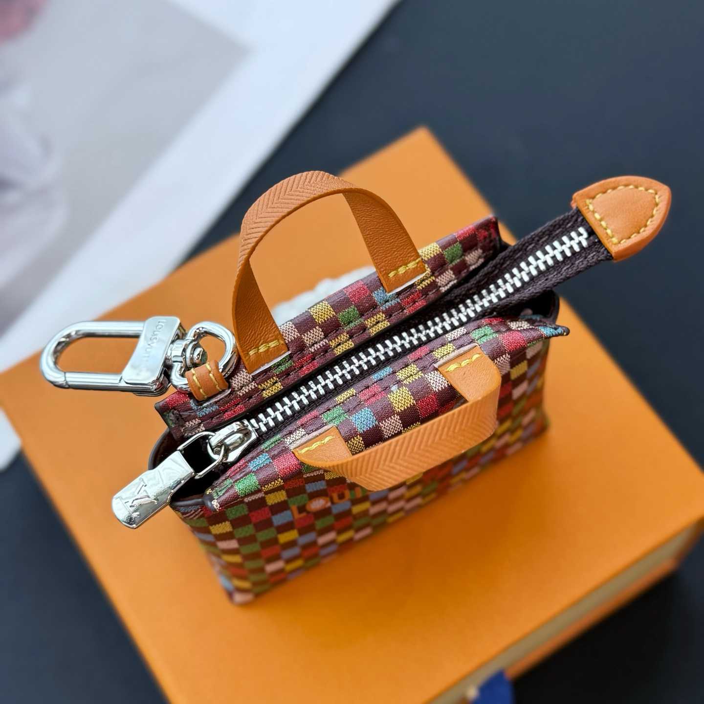 Louis Vuitton LV Mini Shopper Bag Charm    - EUR FASHION