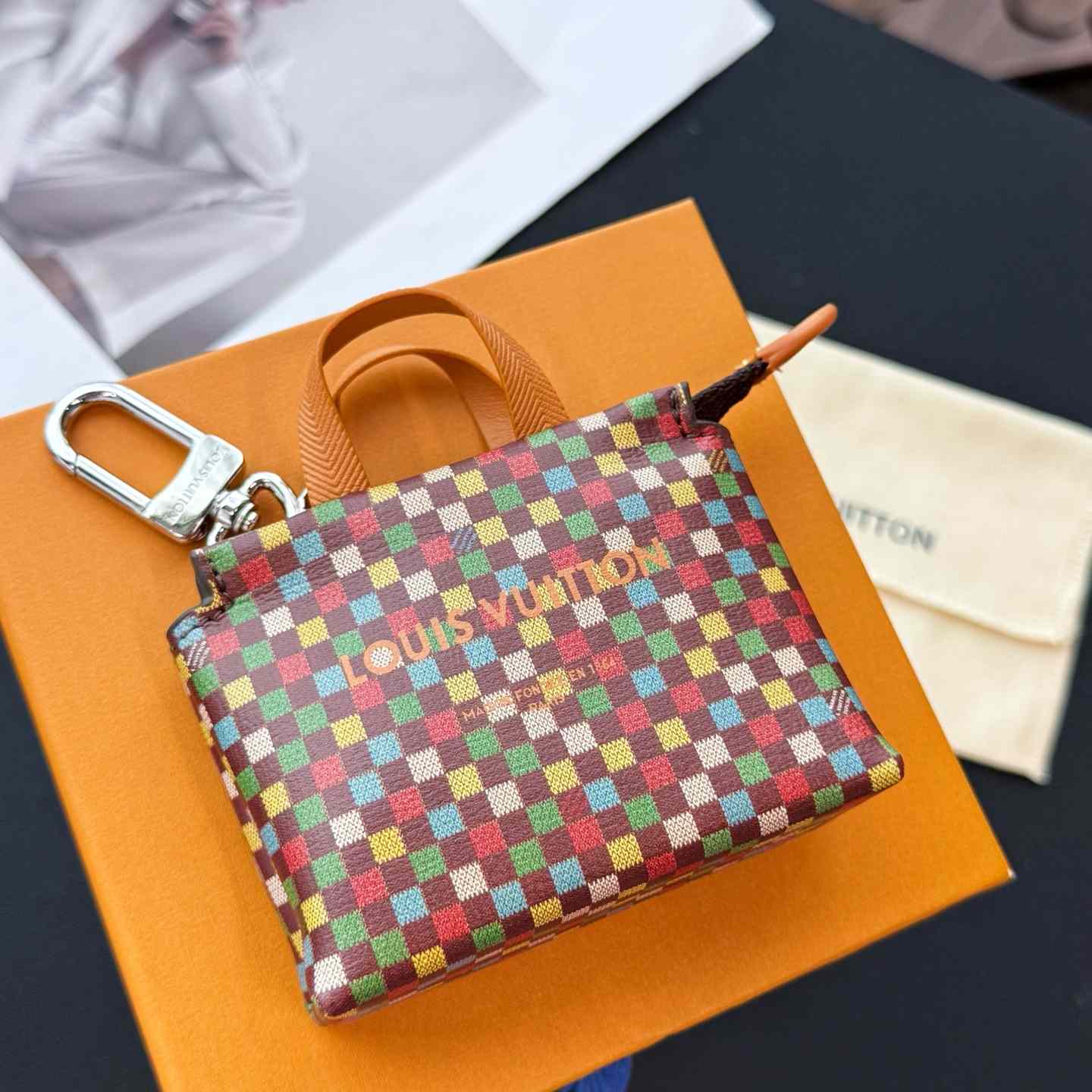Louis Vuitton LV Mini Shopper Bag Charm    - EUR FASHION