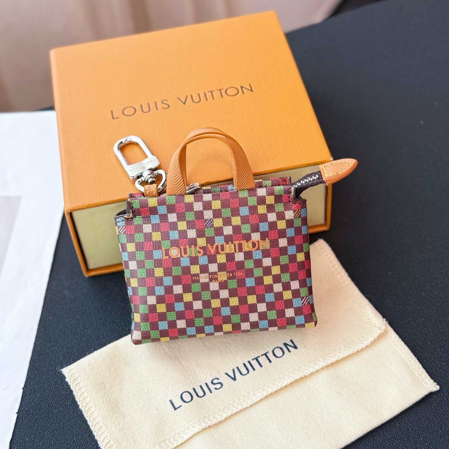 Louis Vuitton LV Mini Shopper Bag Charm    - EUR FASHION