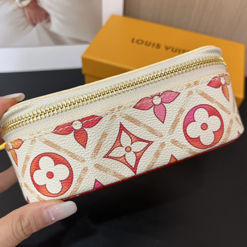 Louis Vuitton Sunglasses Pouch - EUR FASHION