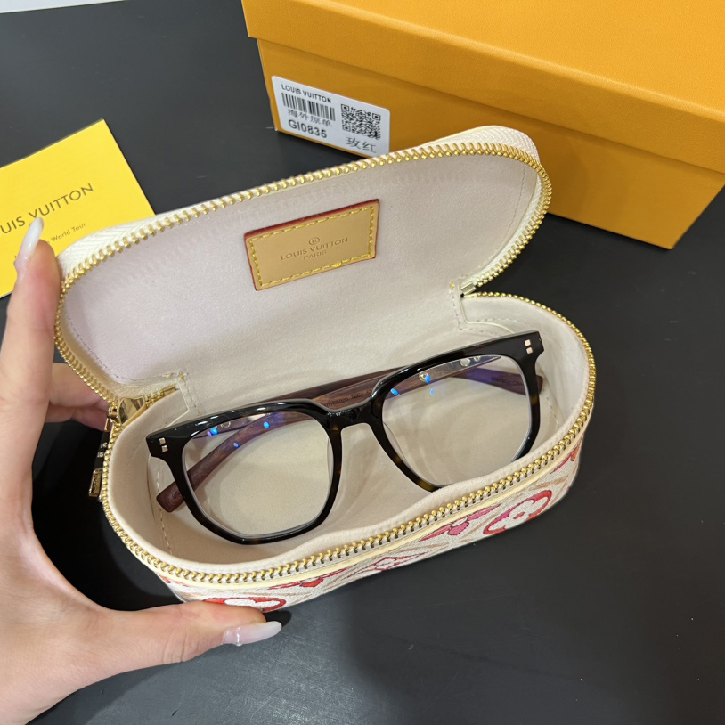 Louis Vuitton Sunglasses Pouch - EUR FASHION