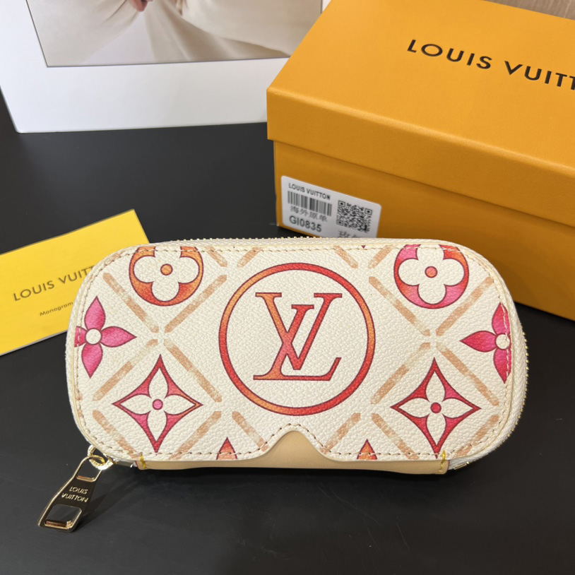 Louis Vuitton Sunglasses Pouch - EUR FASHION