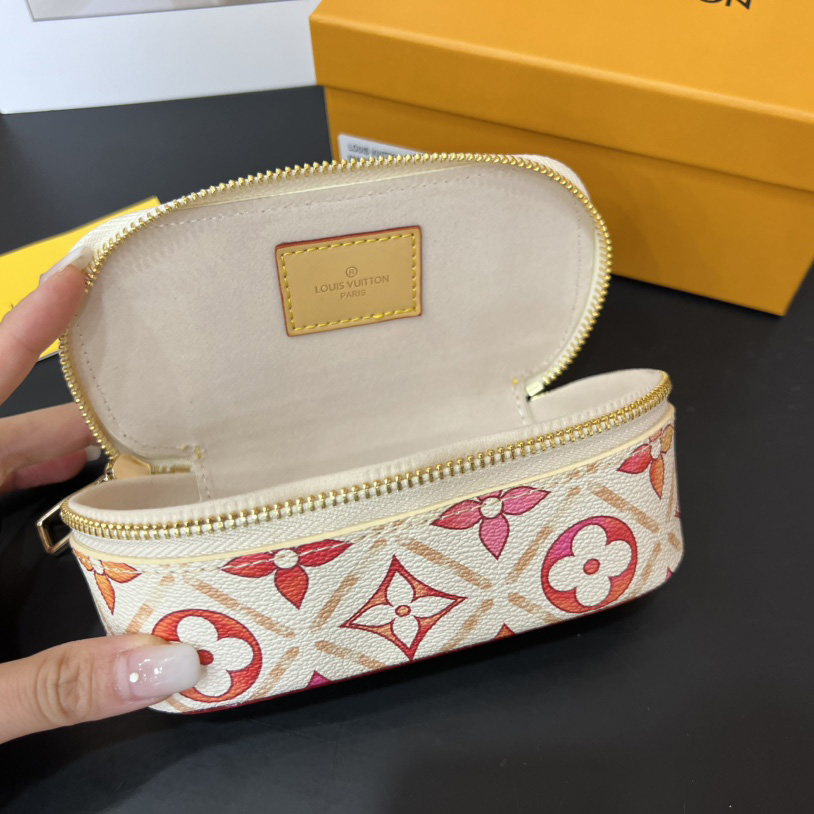 Louis Vuitton Sunglasses Pouch - EUR FASHION