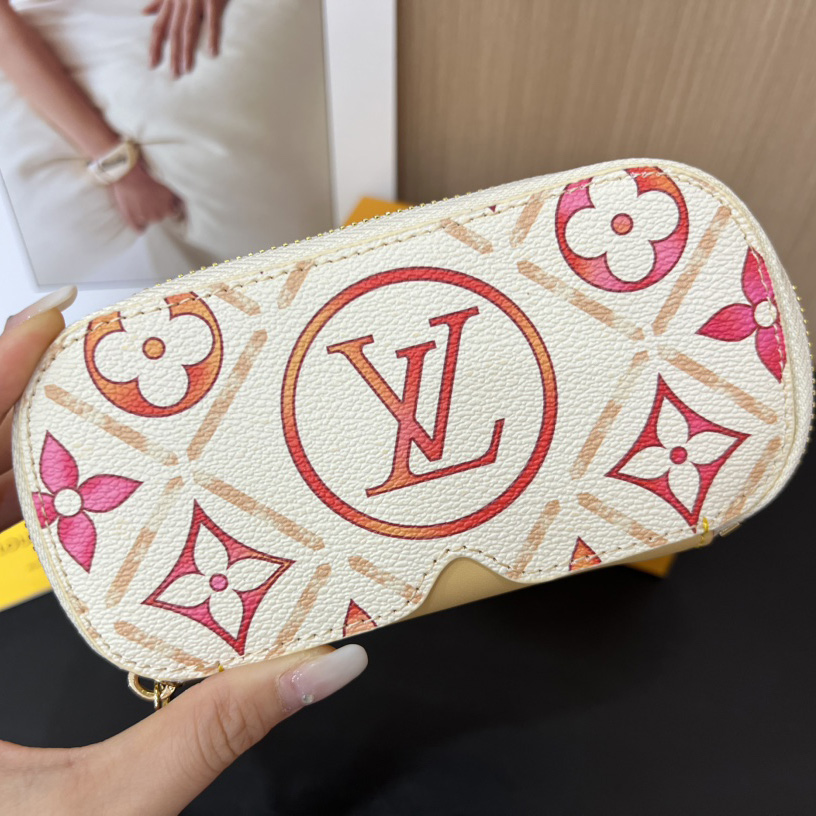 Louis Vuitton Sunglasses Pouch - EUR FASHION