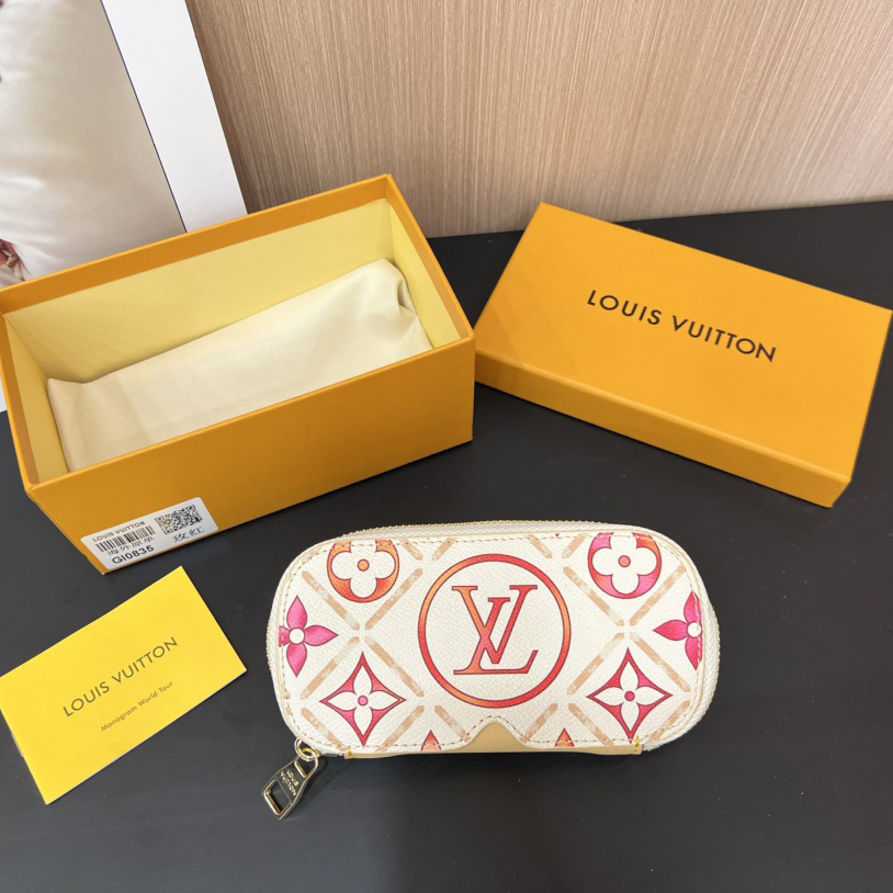 Louis Vuitton Sunglasses Pouch - EUR FASHION
