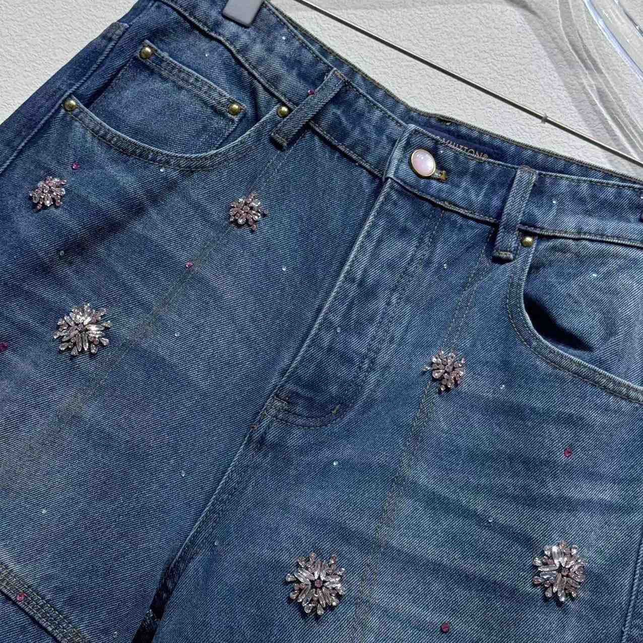 Louis Vuitton Embroidered Denim Workwear Shorts   1AILTW - EUR FASHION