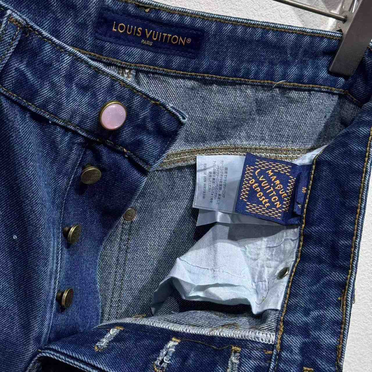 Louis Vuitton Embroidered Denim Workwear Shorts   1AILTW - EUR FASHION