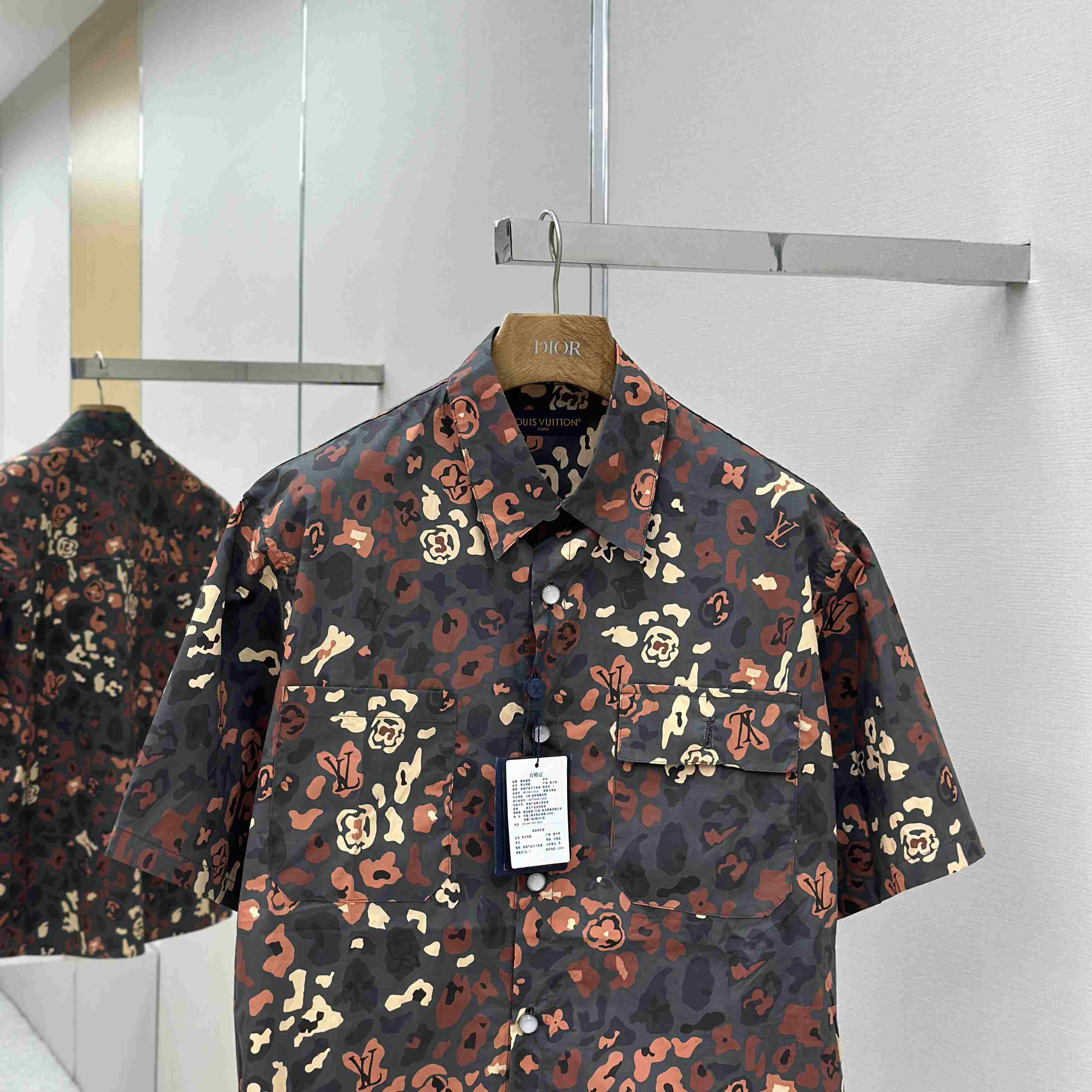 Louis Vuitton Printed Short-Sleeved Workwear Shirt   1AIMGT - EUR FASHION