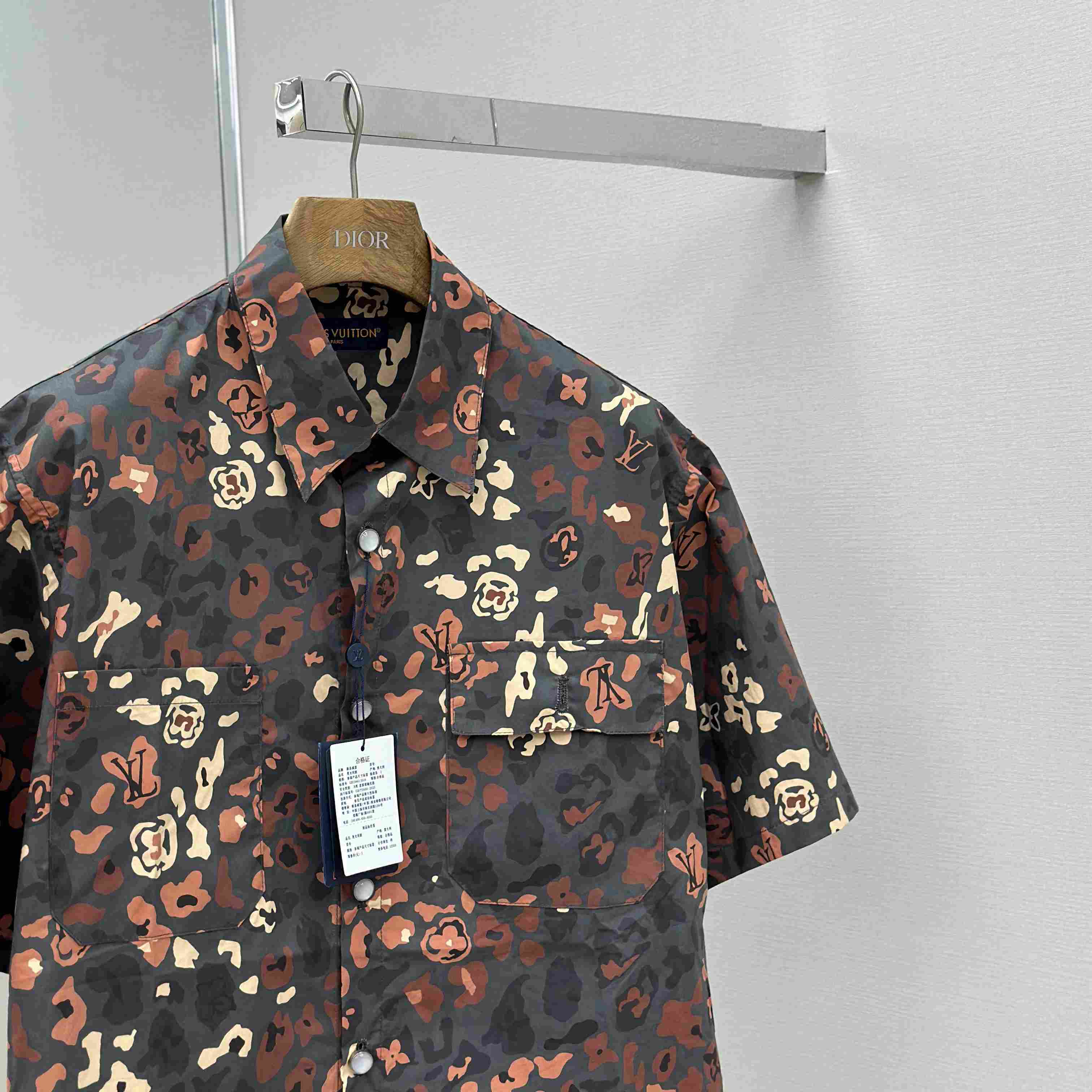 Louis Vuitton Printed Short-Sleeved Workwear Shirt   1AIMGT - EUR FASHION