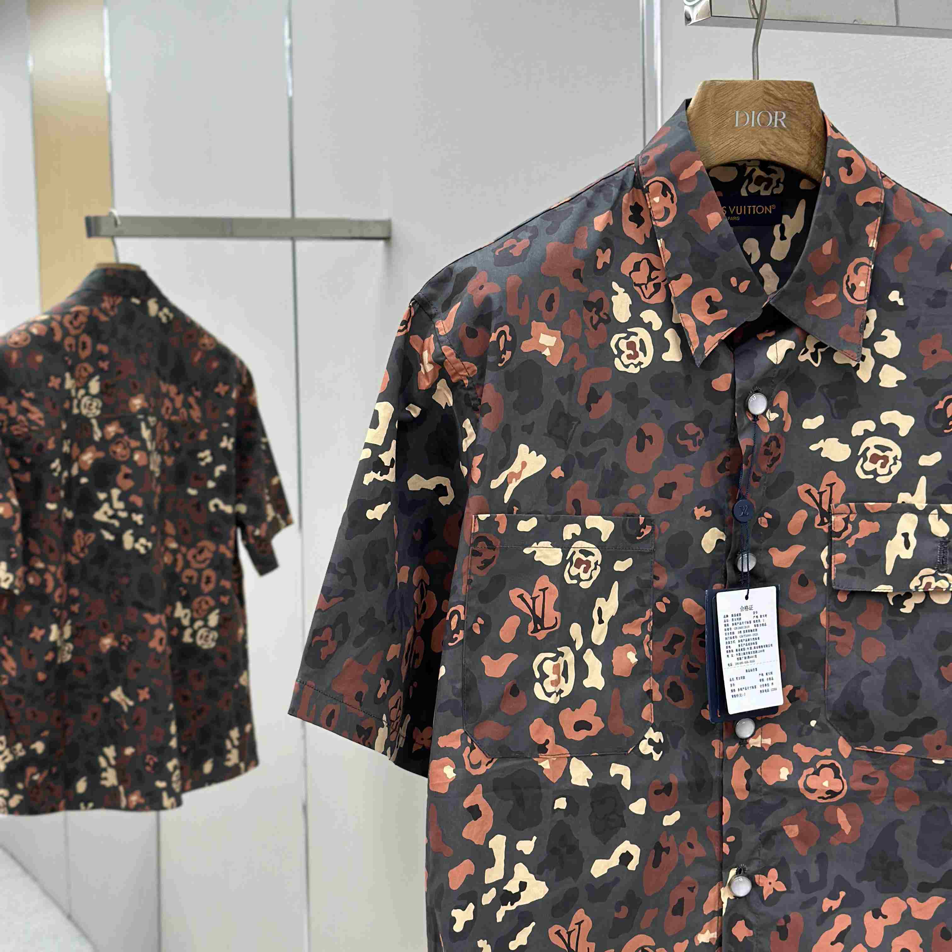 Louis Vuitton Printed Short-Sleeved Workwear Shirt   1AIMGT - EUR FASHION